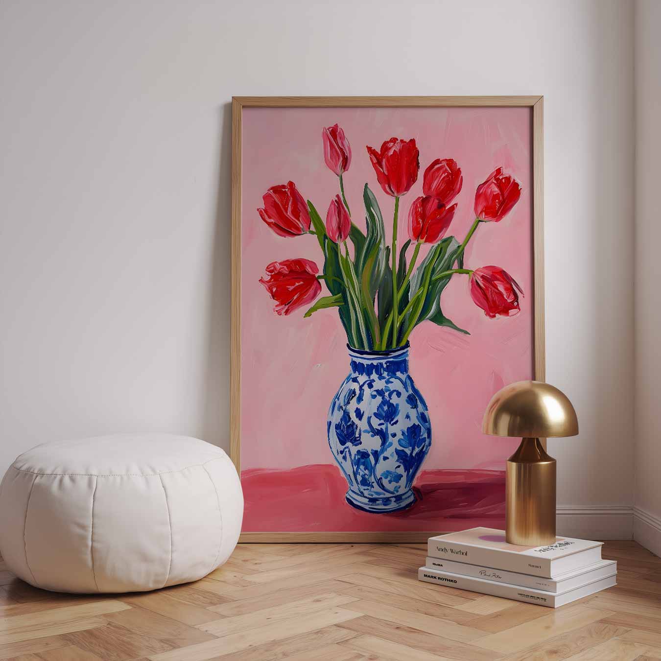 Vrolijke Tulpen in Blauw Witte Vaas Poster