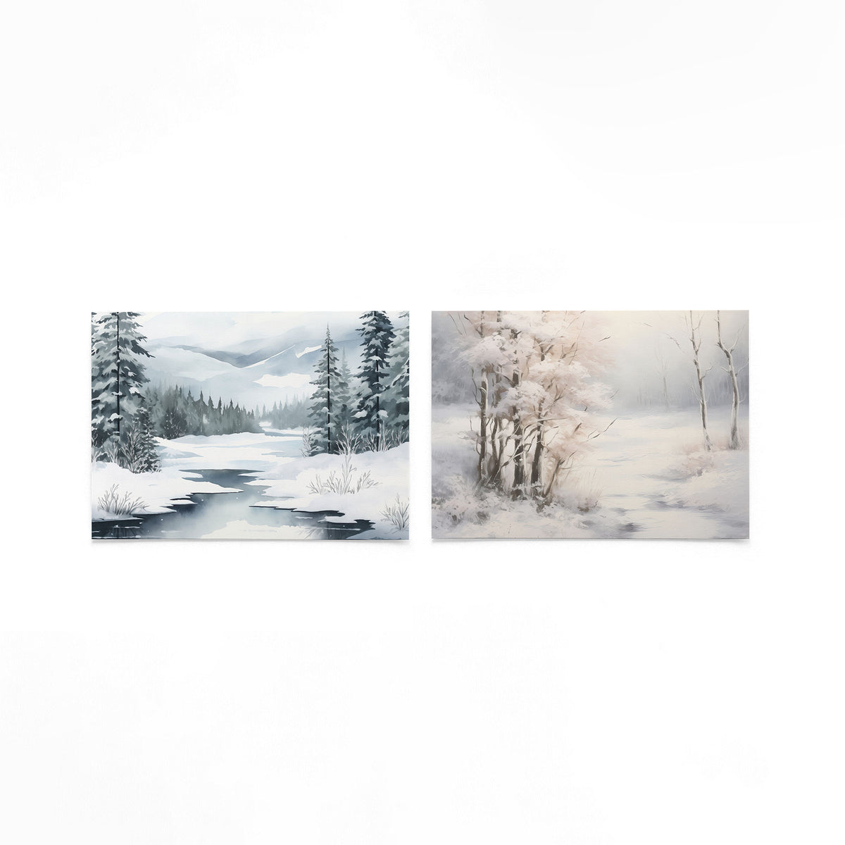 Twee liggende posters met een besneeuwd landschap met hoge dennenbomen en een bevroren meer op een gebroken witte achtergrond