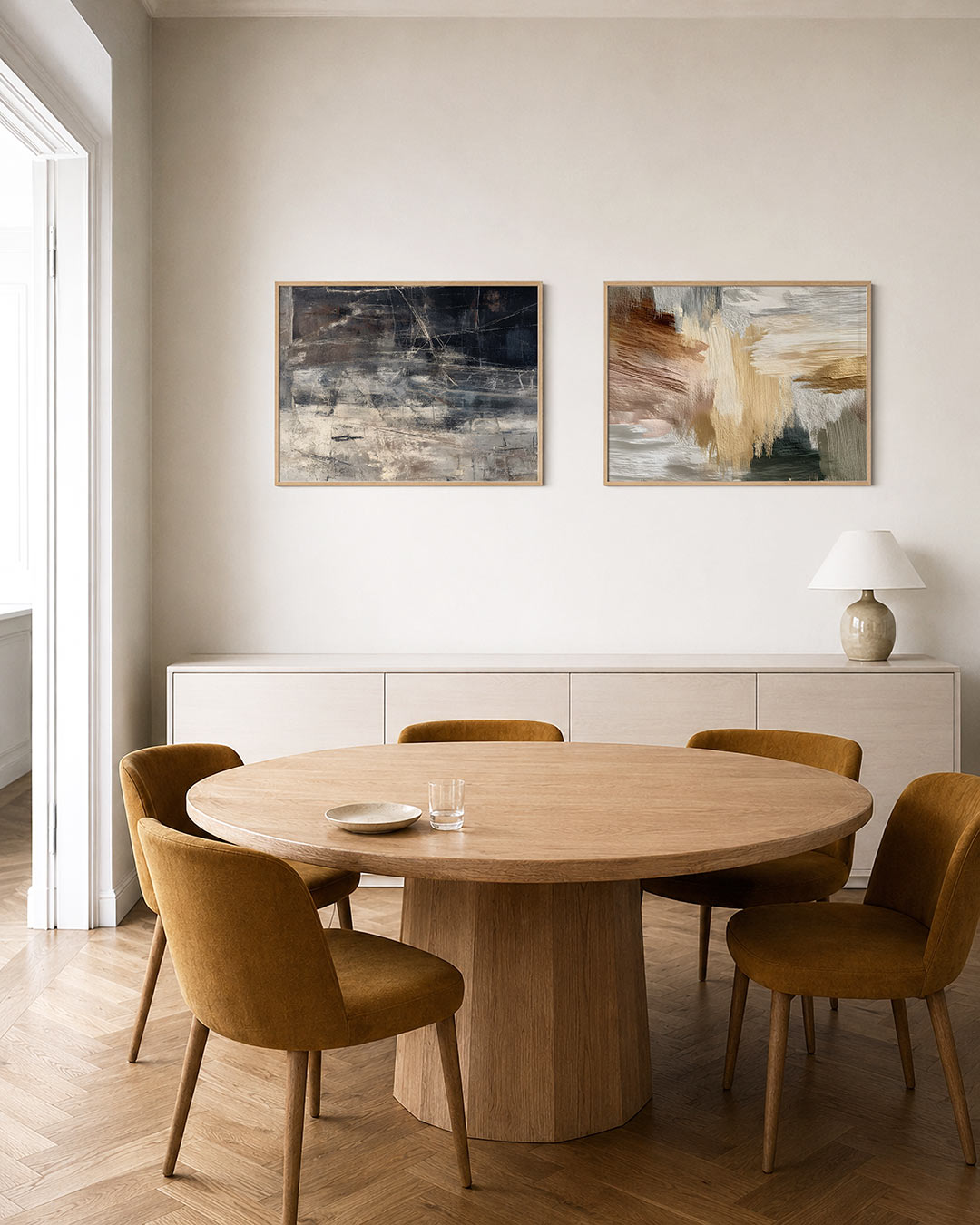 Interieurpresentatie van twee posters met fijne kleurvlakken