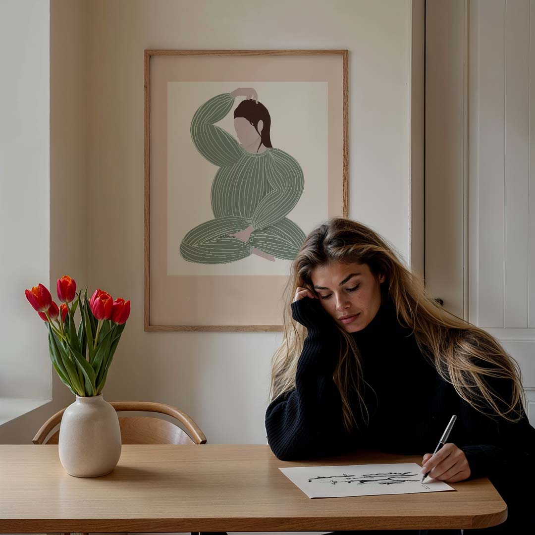 Serene Elegantie: Stijlvolle Vrouw in Rust Poster-WallArtistic