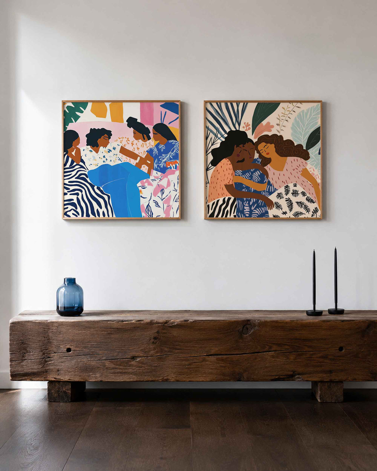 Interieurpresentatie van een tweedelige vierkante posterset met vrouwen en bladeren