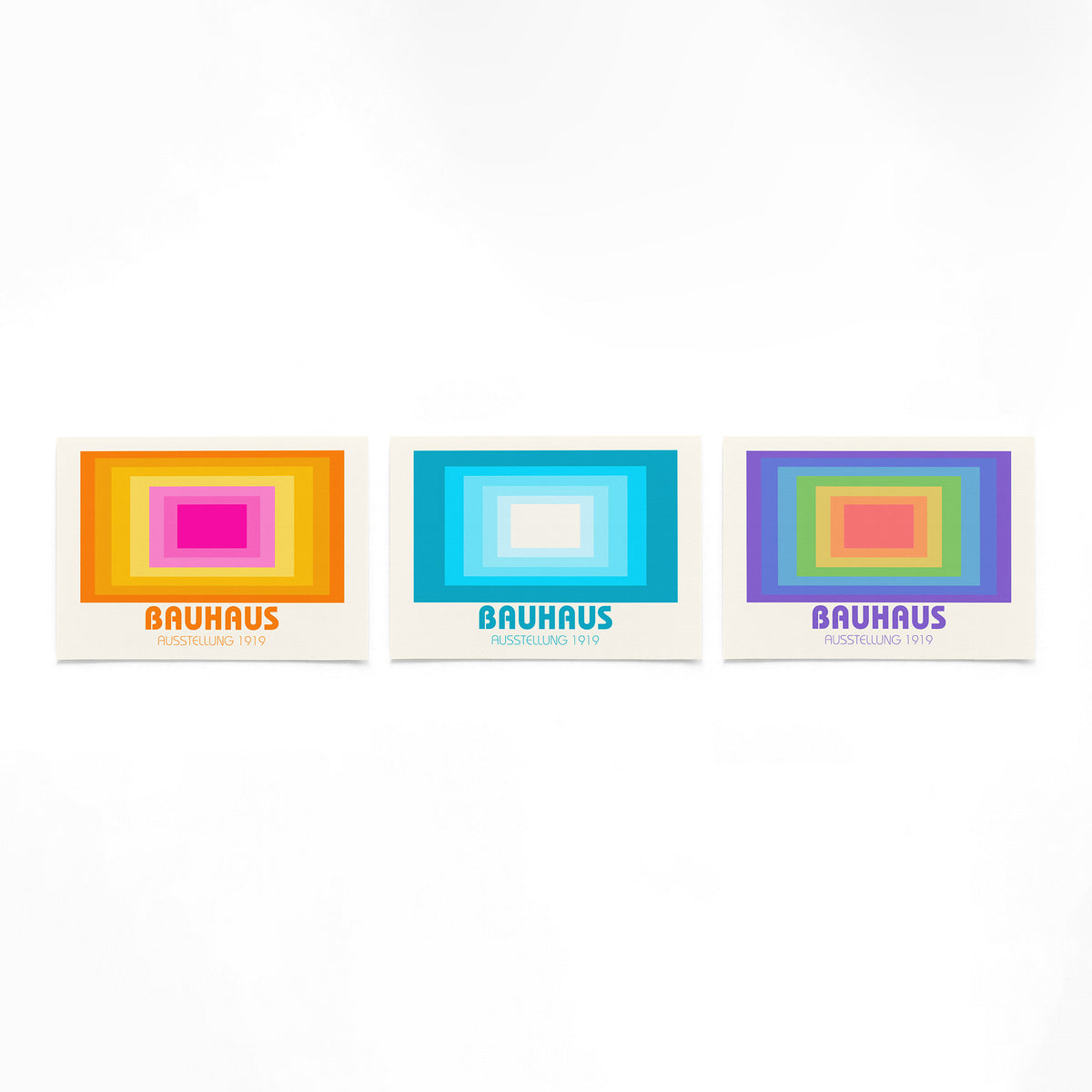 Drie landscape posters met gekleurde rechthoeklagen als vrijstaande productfoto