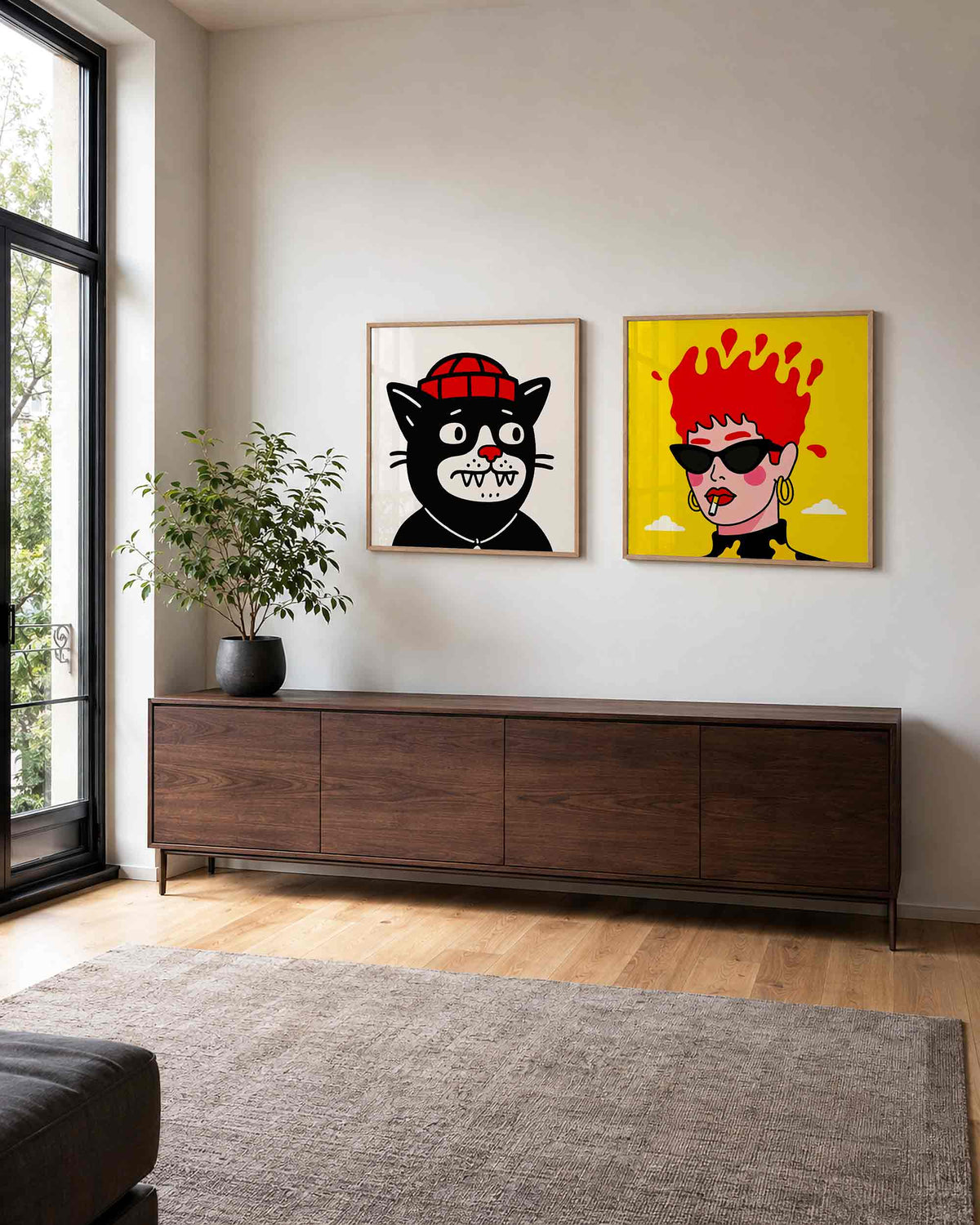 Interieurpresentatie van een tweedelige vierkante posterset met kat en popart portretten