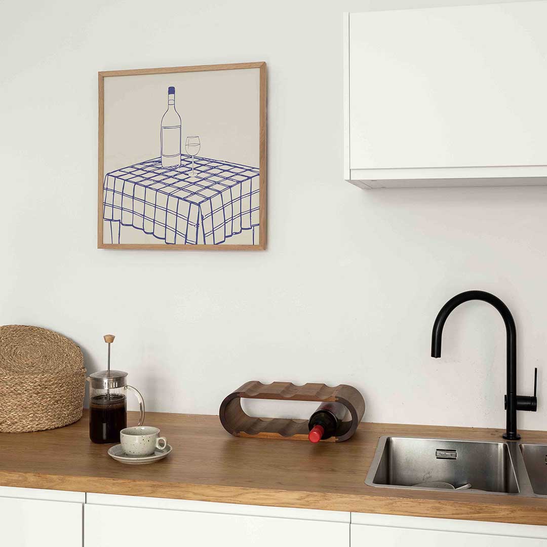 Fles en glas op tafel Poster