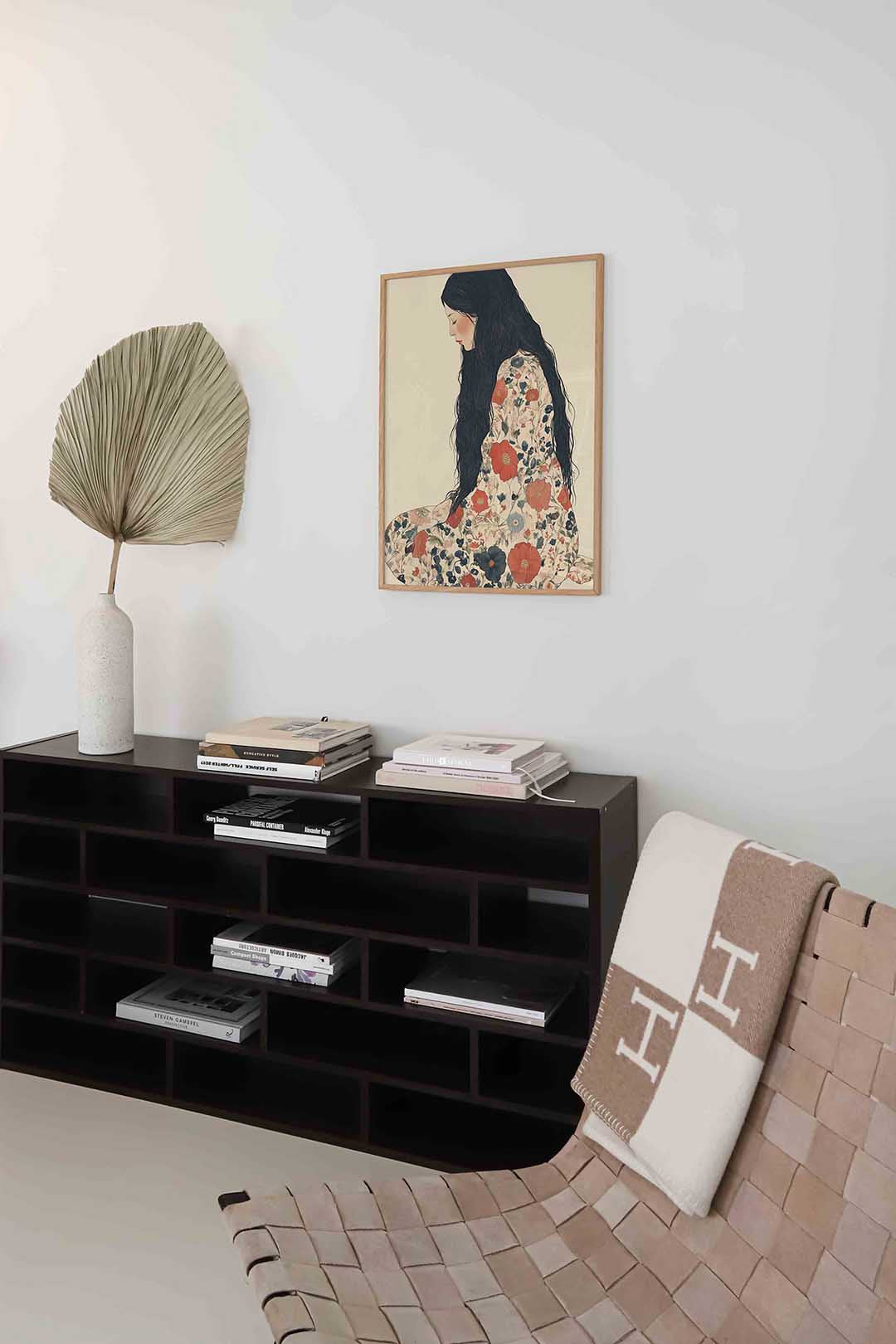 Vrouw met bloemenjurk Poster