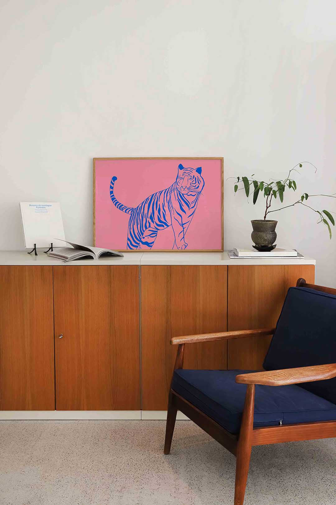 Tijger op roze achtergrond Poster