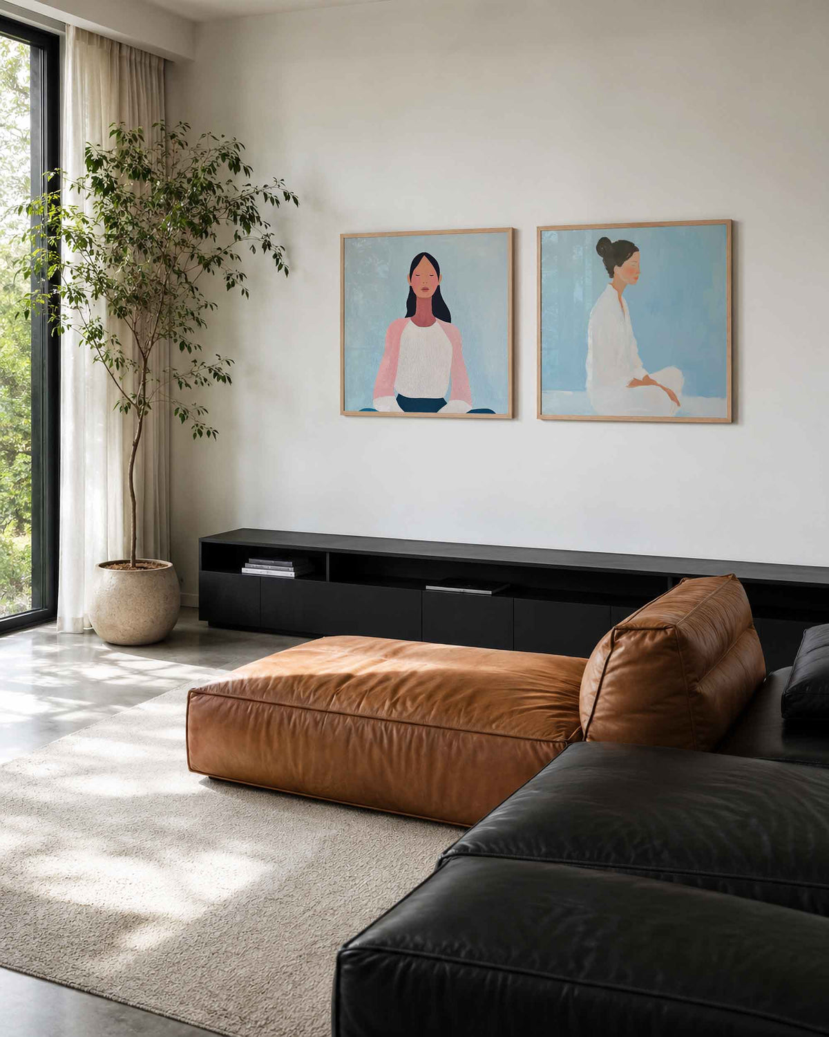 Interieurpresentatie van een tweedelige vierkante posterset met vrouwenportretten