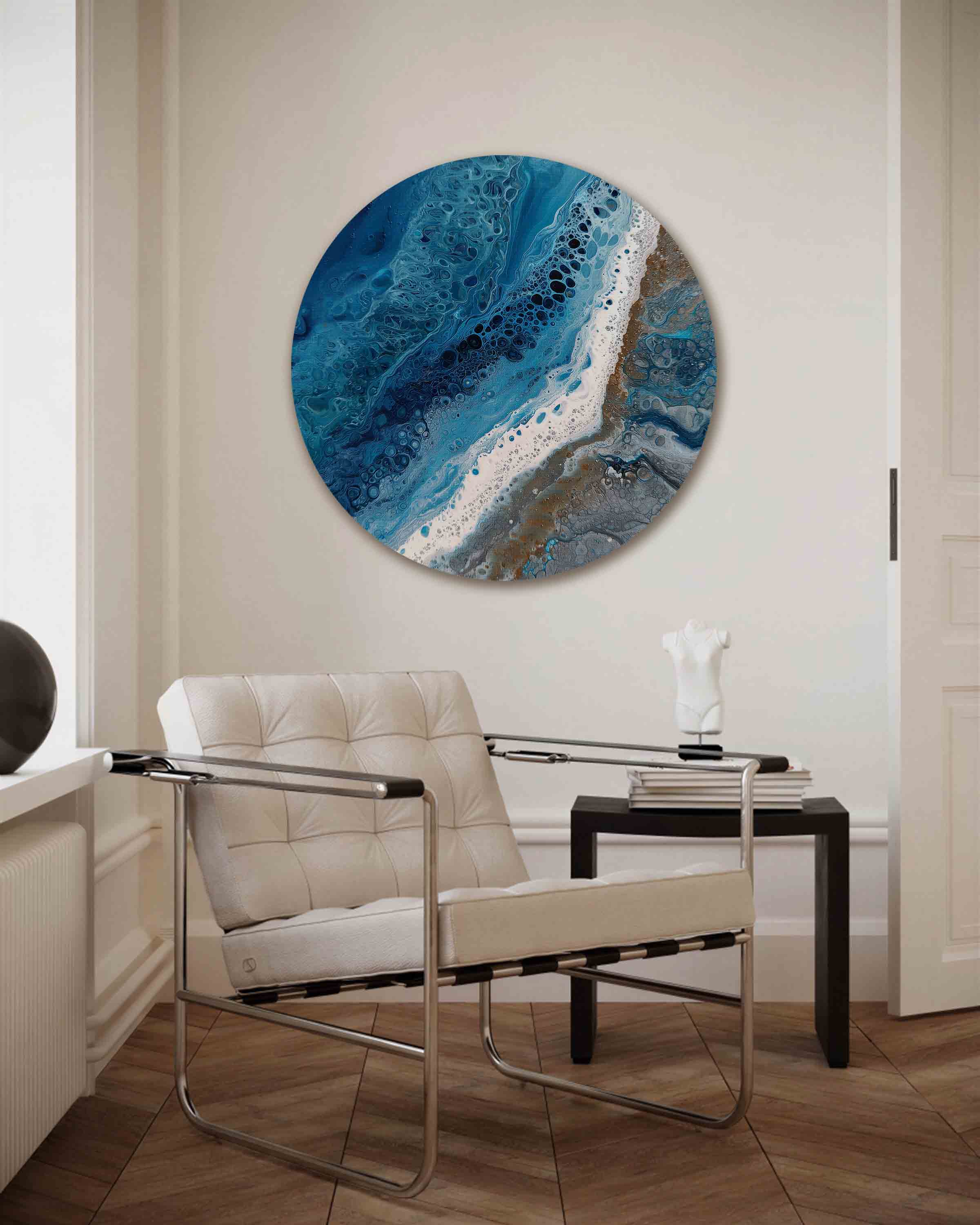 Blauwe en witte golvende Muurcirkel