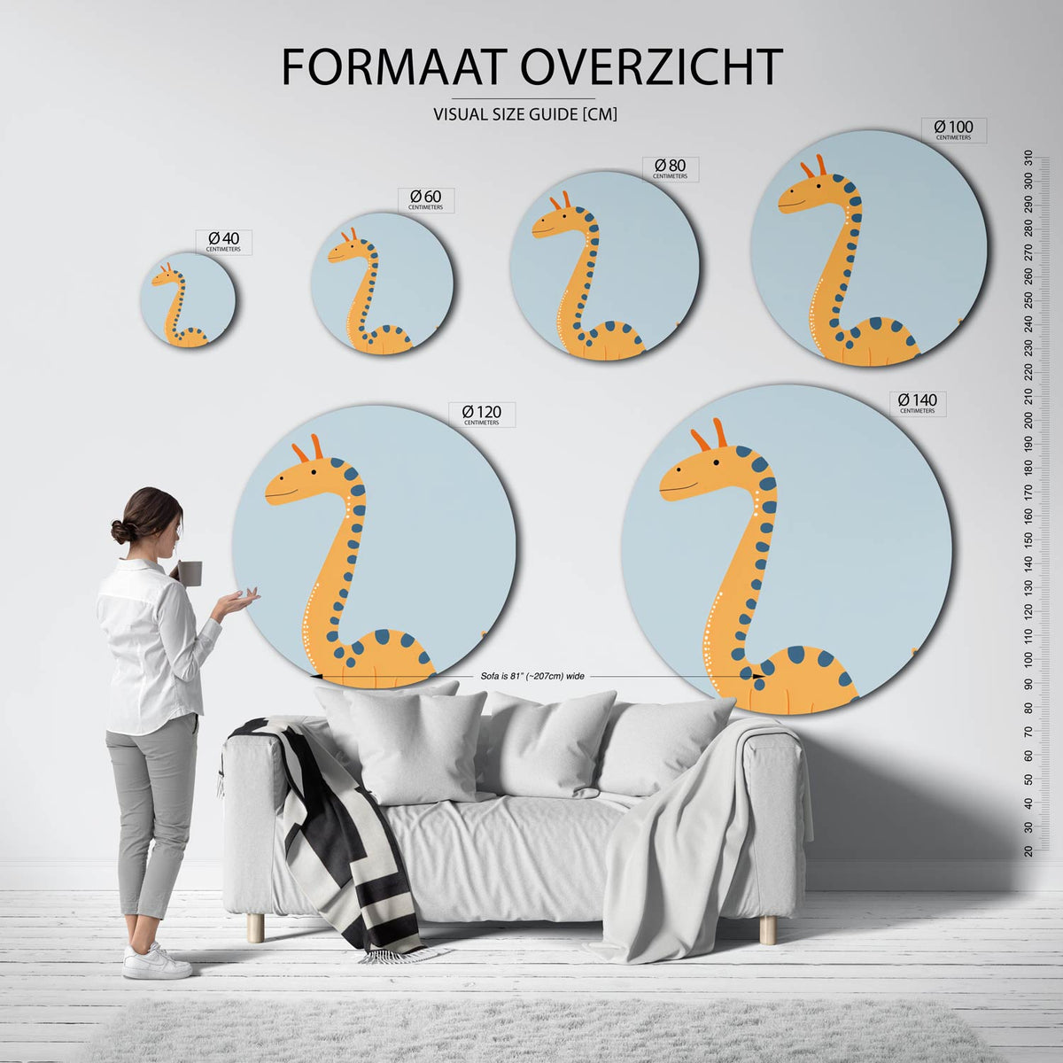 Oranje dinosaurus Muurcirkel – extra productweergave – Een oranje dinosaurus met blauwe stippen tegen een lichtblauwe