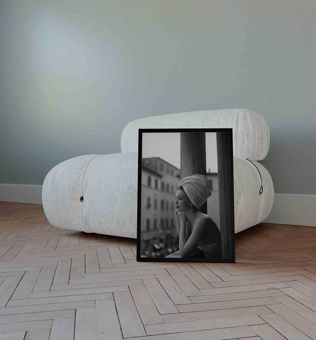 Vrouw met handdoek Poster