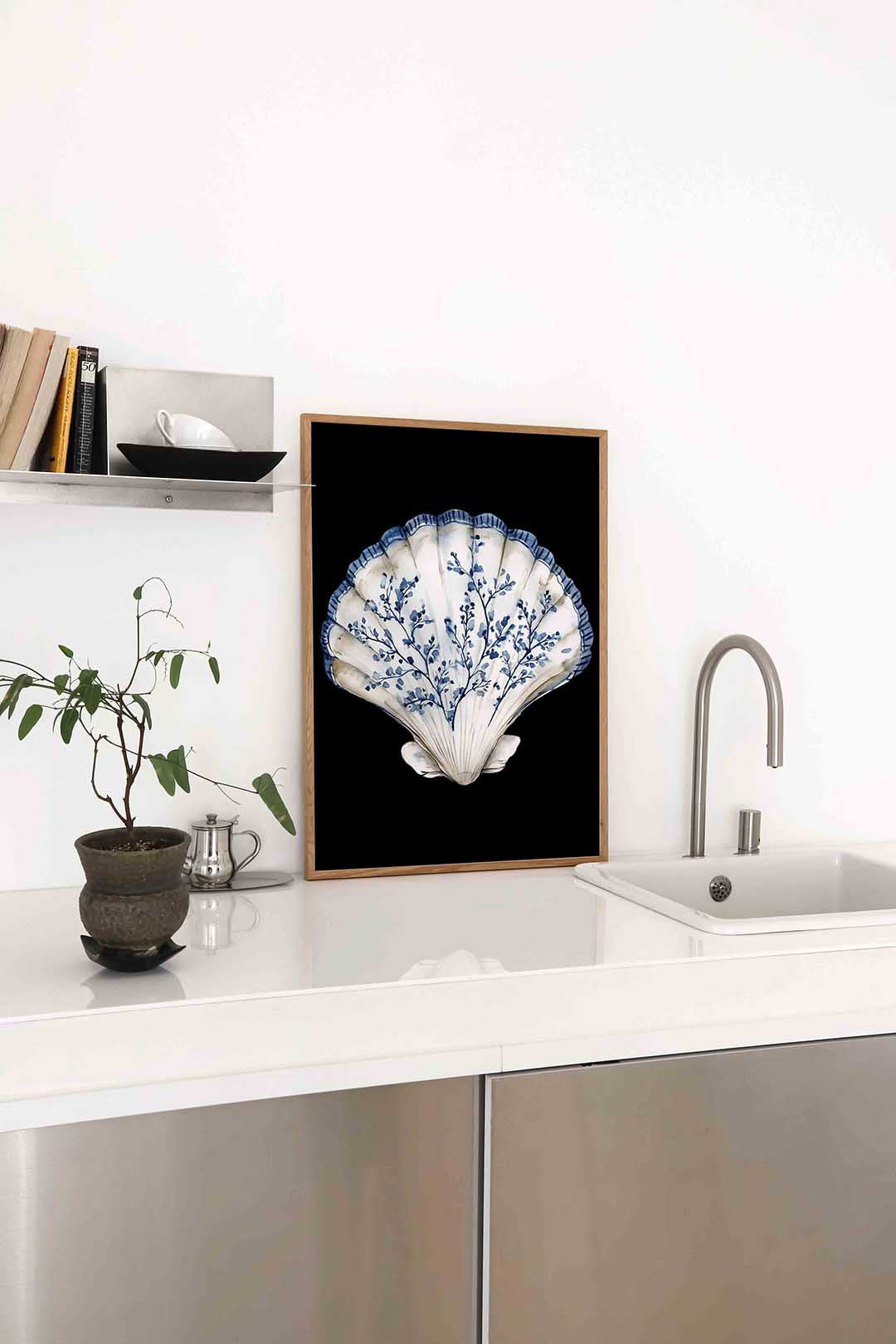 Schelp met blauwe takken Poster