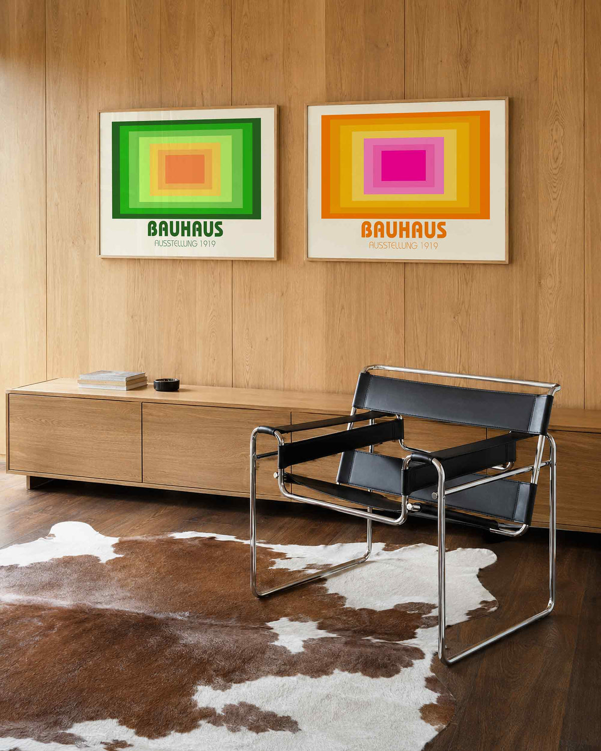 Interieurmockup van tweedelige landscape-posterset met gekleurde kaderlagen