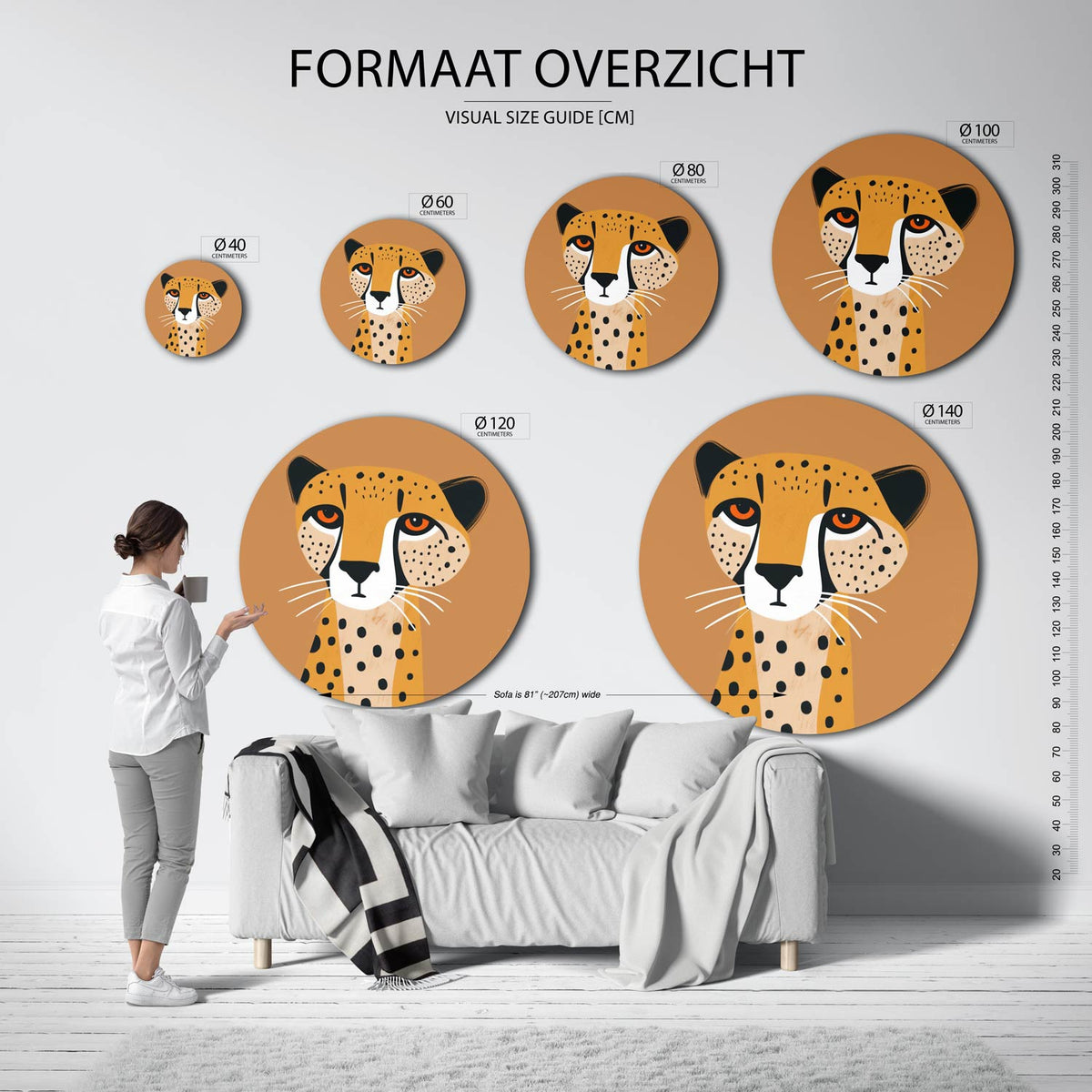 Luipaard portret Muurcirkel – extra productweergave – Een luipaard met oranje en zwarte vlekken tegen een beige achtergrond.