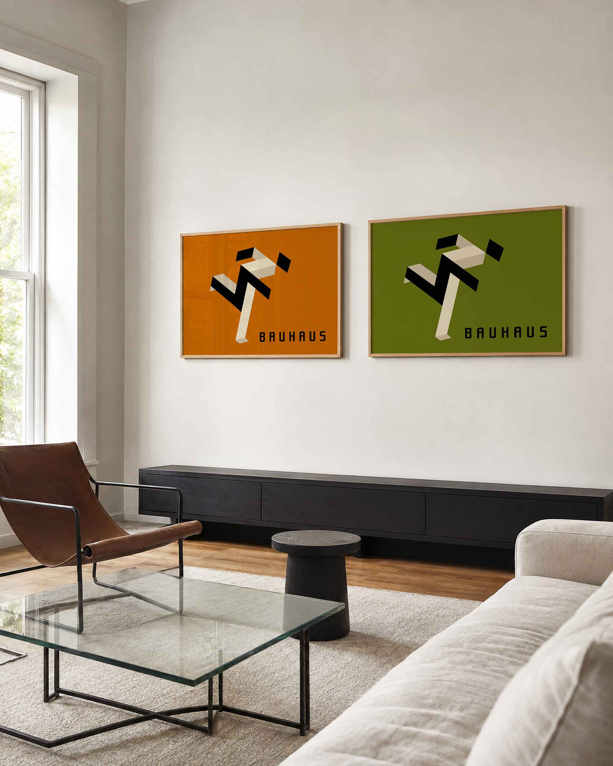 Interieurmockup van tweedelige landscape-posterset met zigzaggende linten in oranje en olijf