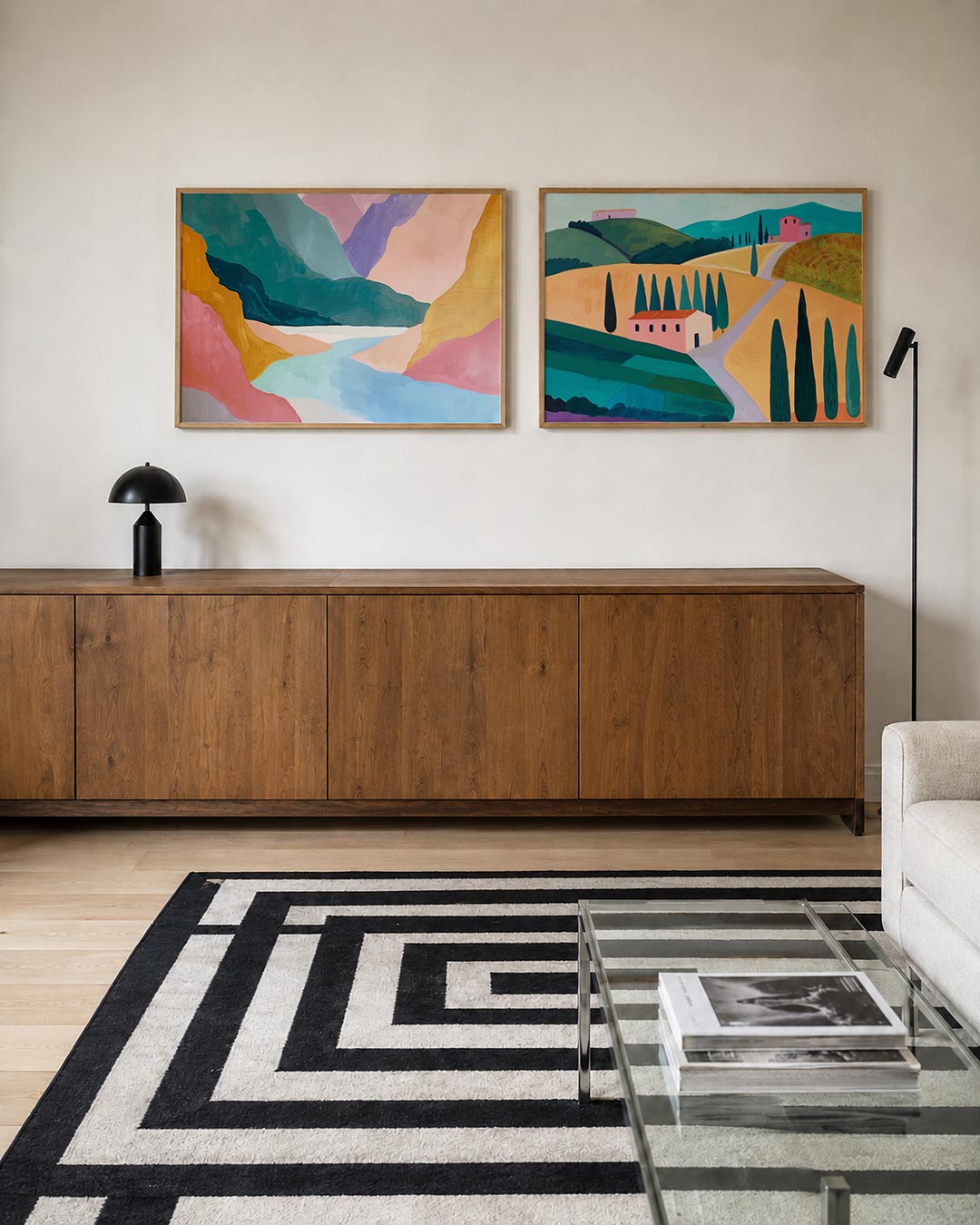 Twee liggende posters met zachte kleurvlakken, aan de muur in een interieur