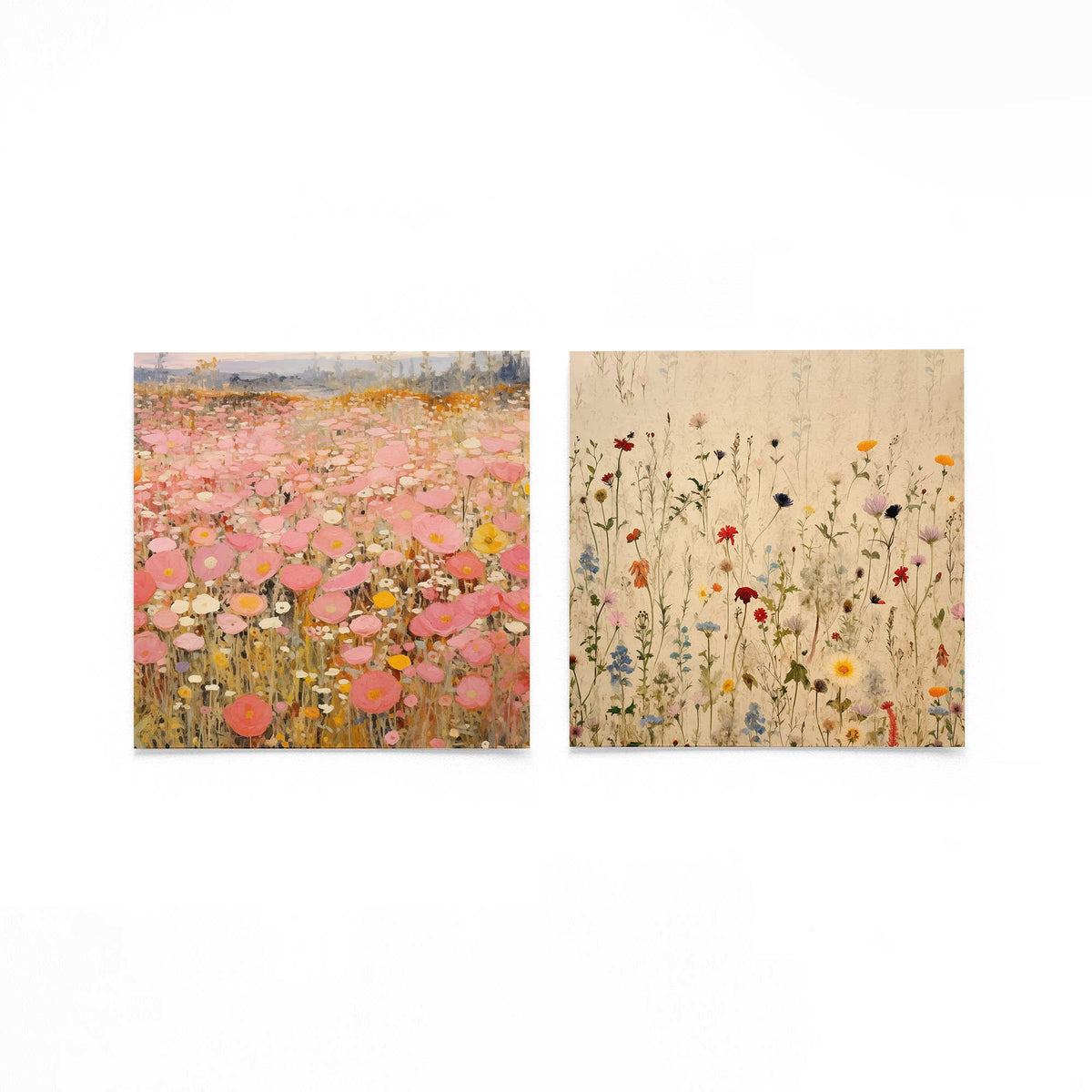 Twee vierkante posters met klaprozen en veldbloemen op een gebroken witte achtergrond