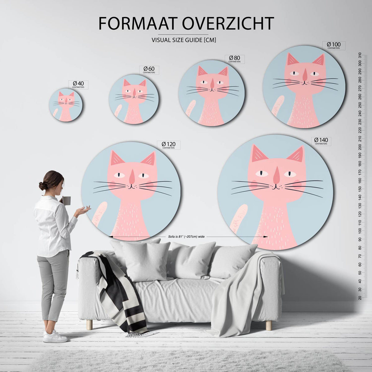 Roze kat Muurcirkel – extra productweergave – Een roze kat met zwarte snorharen en een lichtblauwe achtergrond.