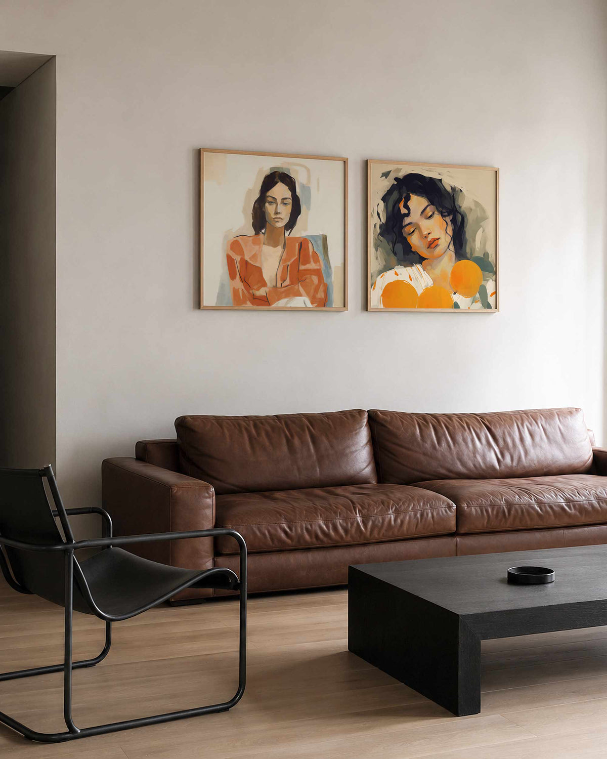 Interieurpresentatie van een tweedelige vierkante posterset met portretten van vrouwen