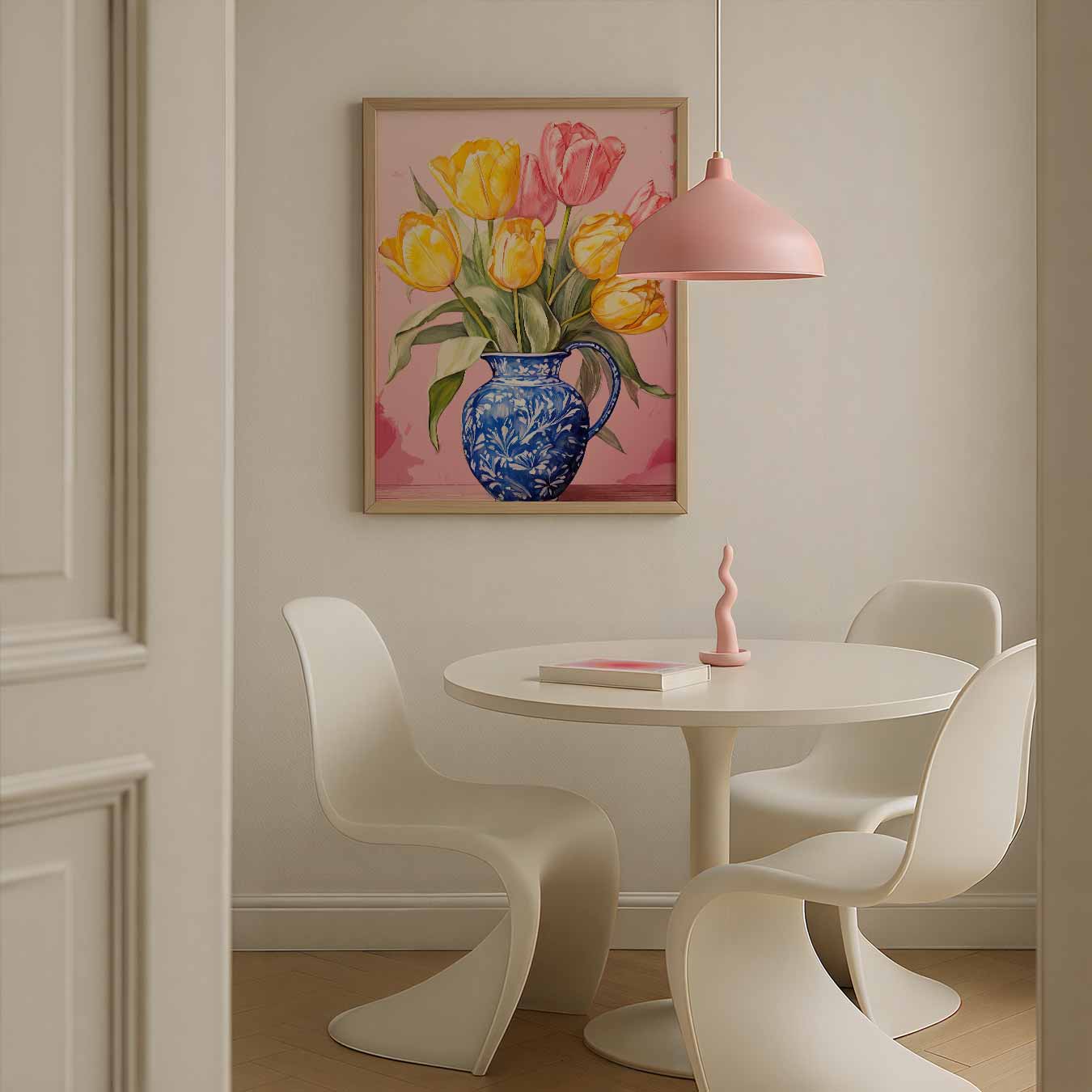 Vrolijke Tulpen in Blauwe Vaas Poster