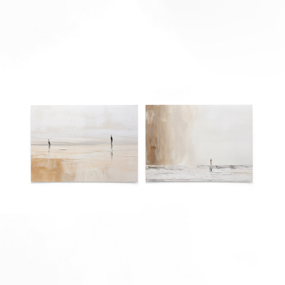 Twee liggende posters met zachte overgangen van beige naar wit op een gebroken witte achtergrond