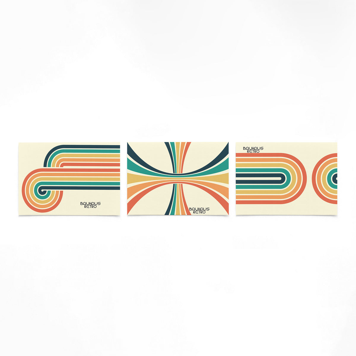 Drie landscape posters met gebogen kleurenritme als vrijstaande productfoto