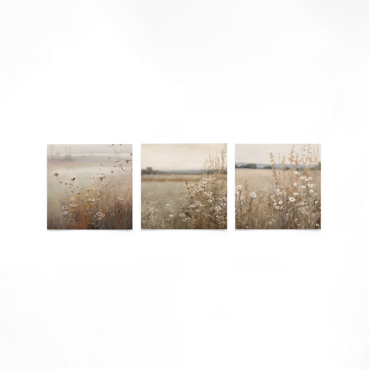 Drie vierkante posters met bloemenweide landschap op een gebroken witte achtergrond