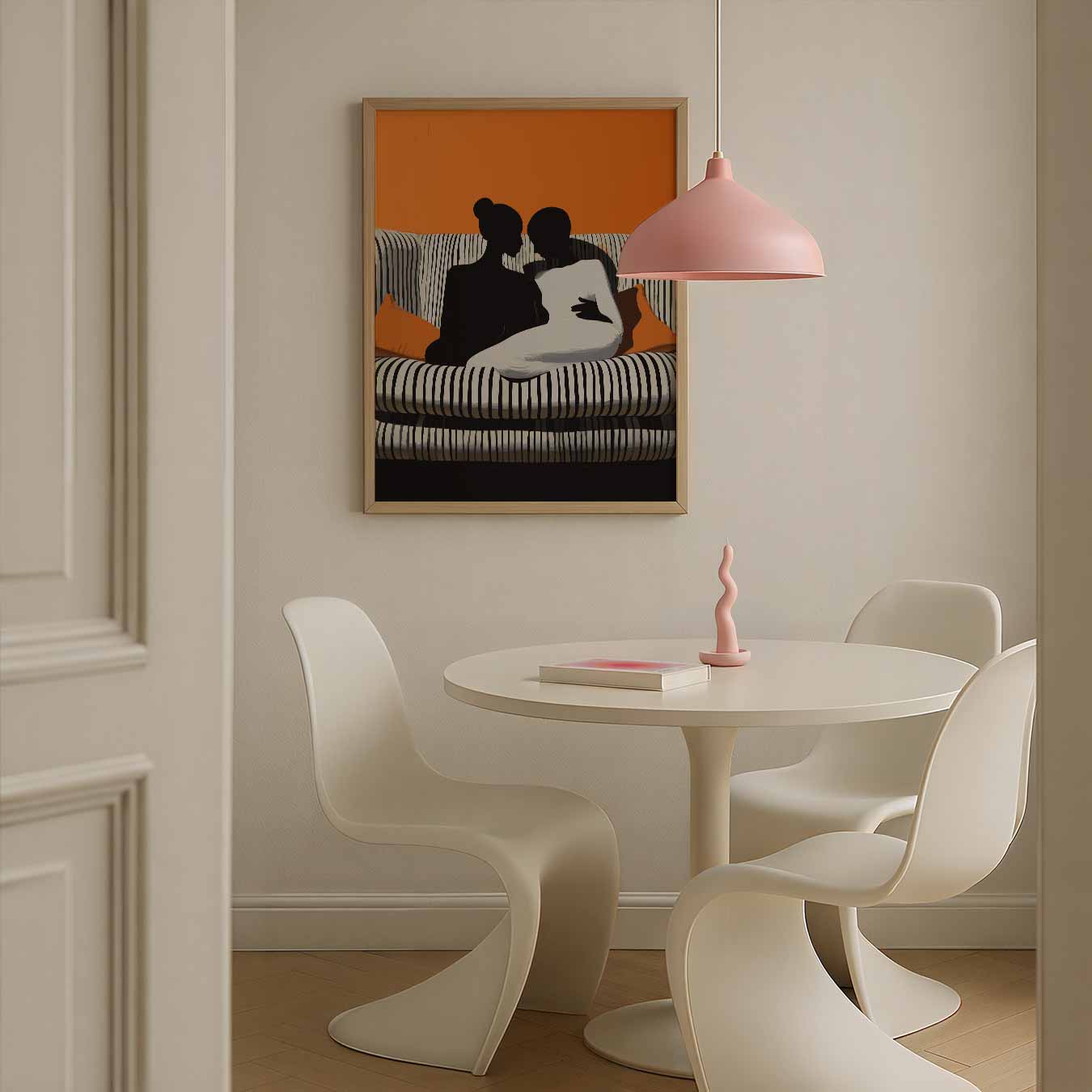 Intieme Silhouetten op Stijlvolle Bank Poster