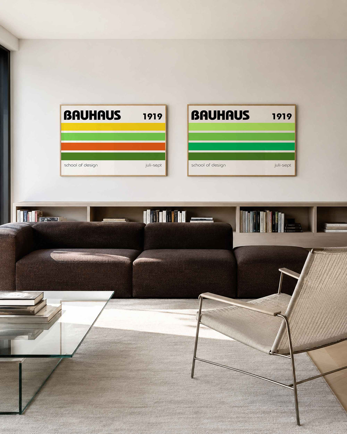Interieurmockup van tweedelige landscape-posterset met gestreepte kleurbanen poster set