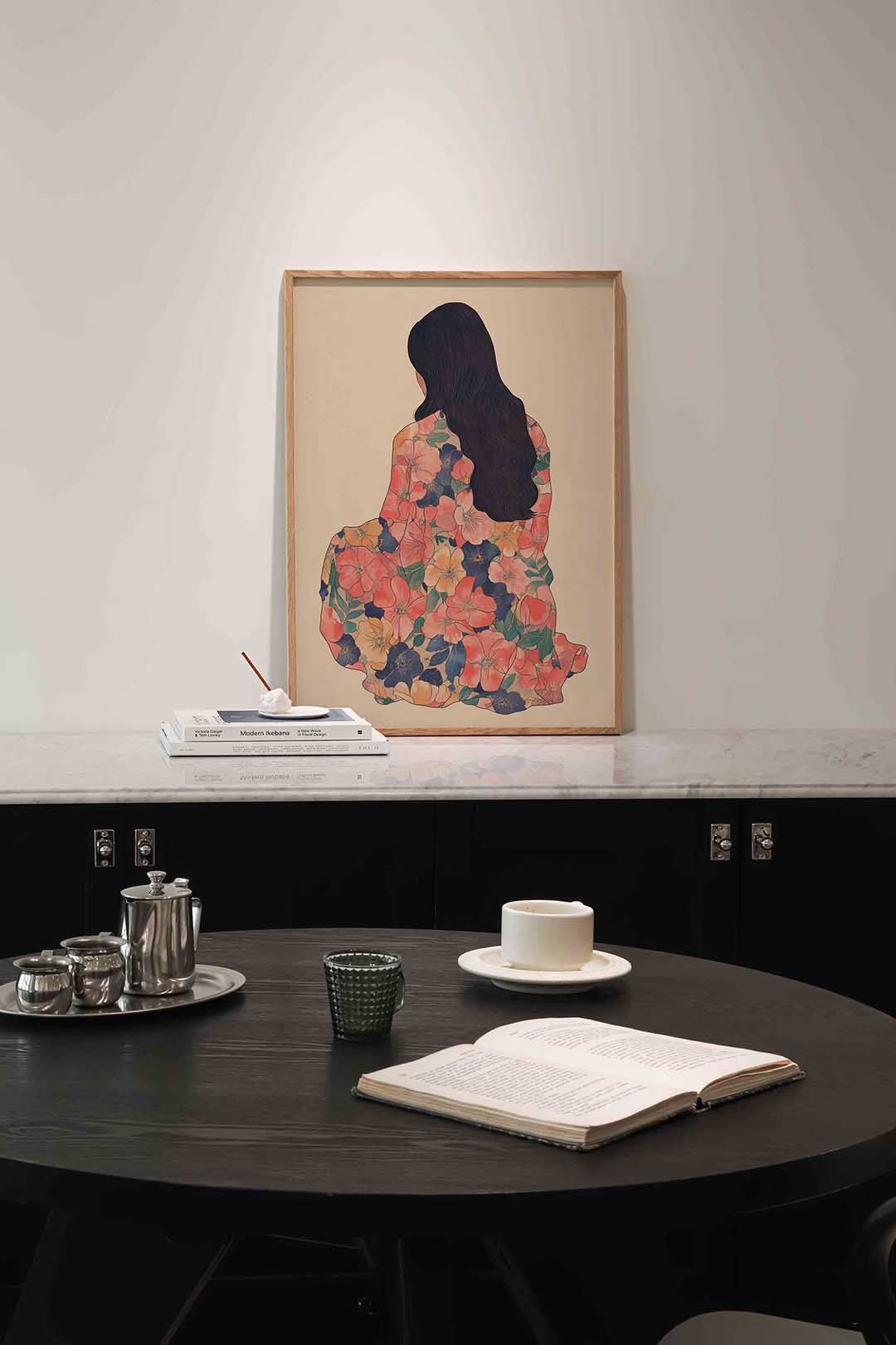 Vrouw met bloemenjurk Poster
