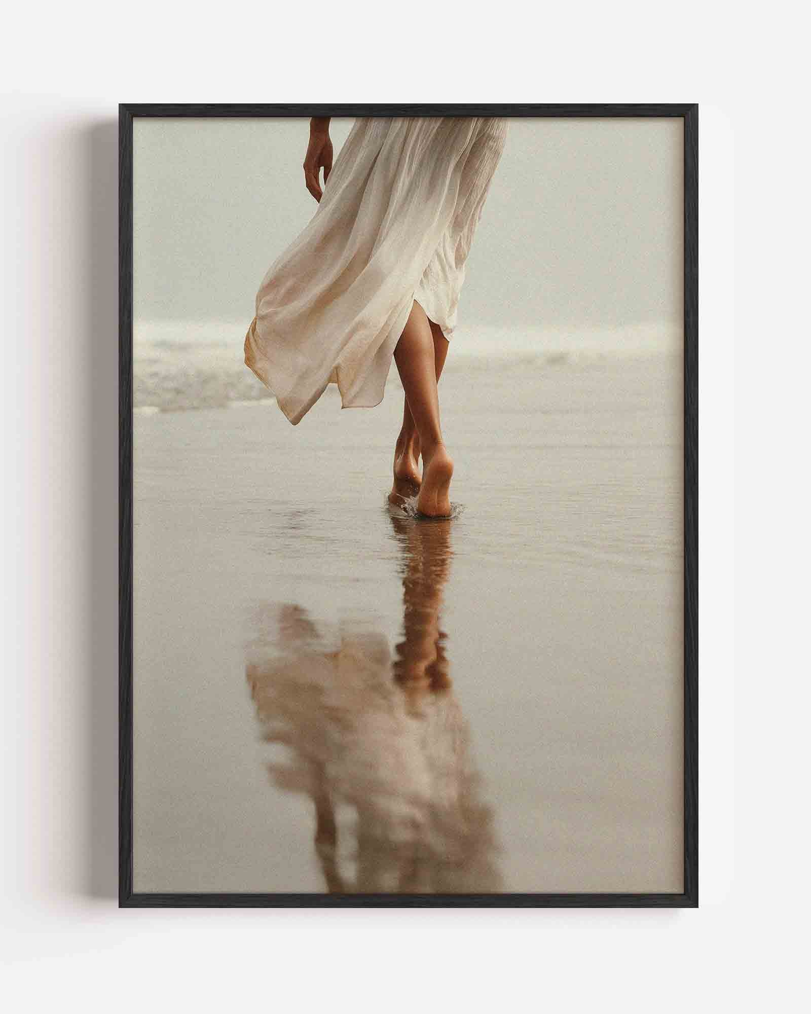 Vrouw in witte jurk Poster