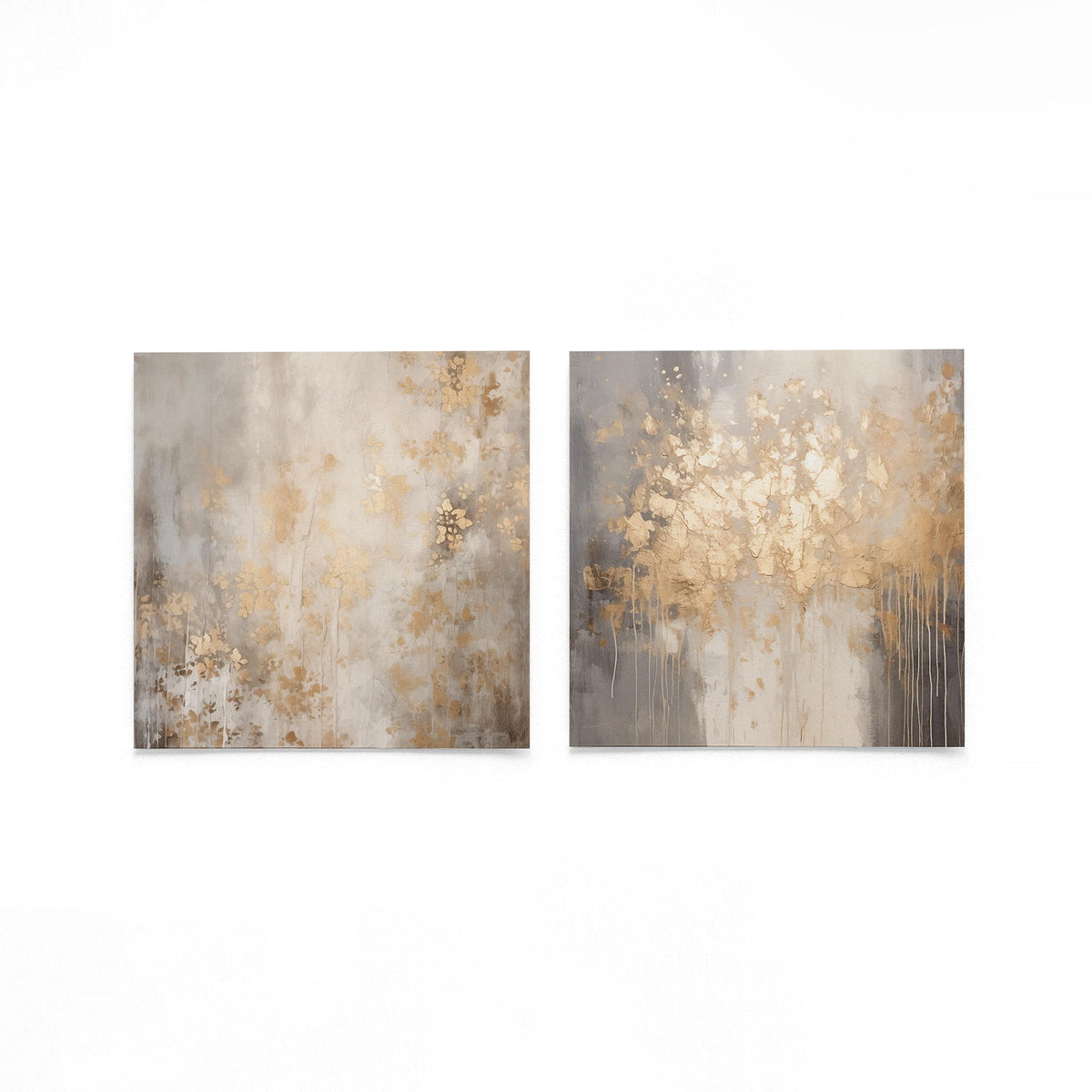 Twee vierkante posters met gouden bloesem op een gebroken witte achtergrond
