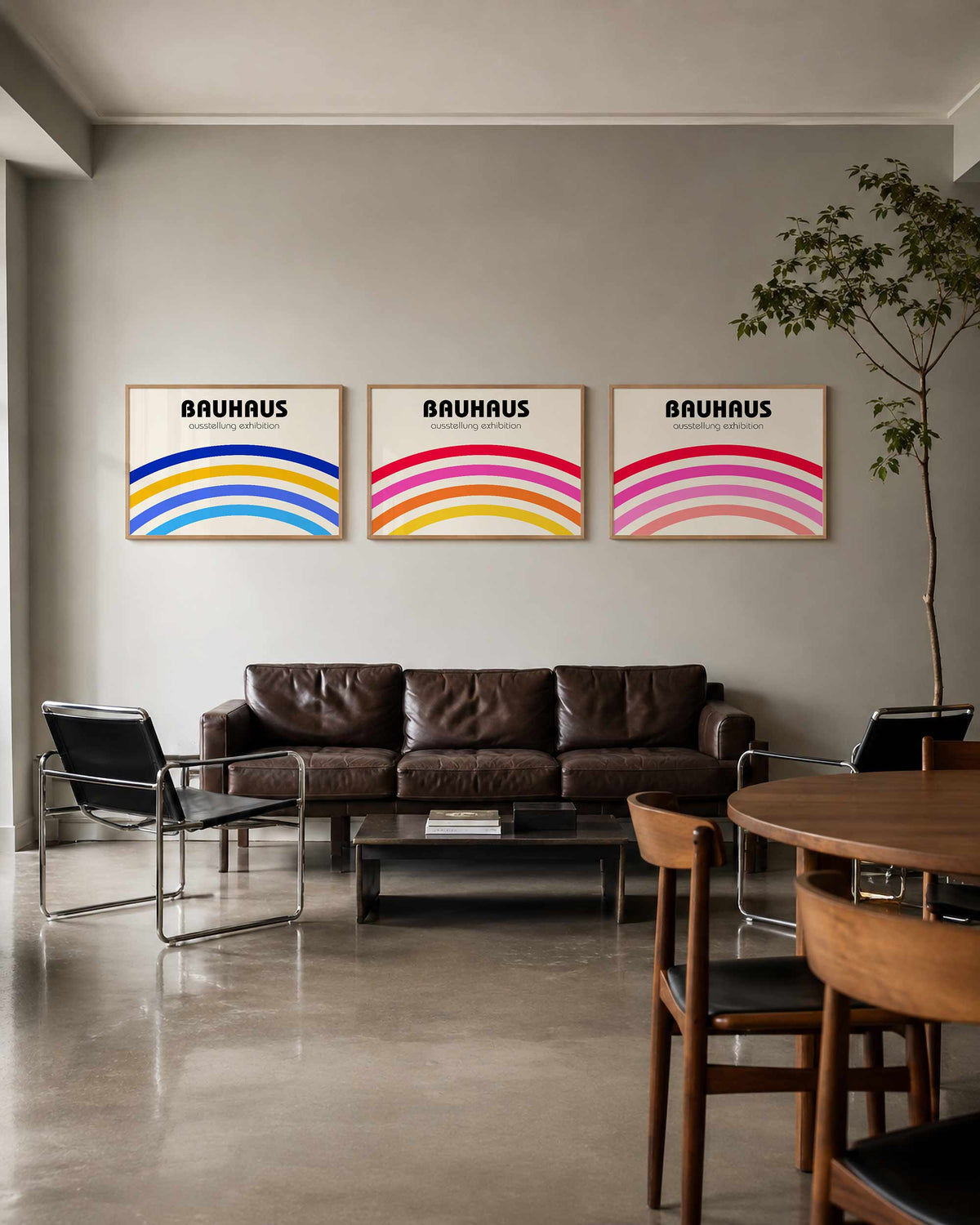 Interieurmockup van drieluik landscape-posterset met kleurrijke regenbogen