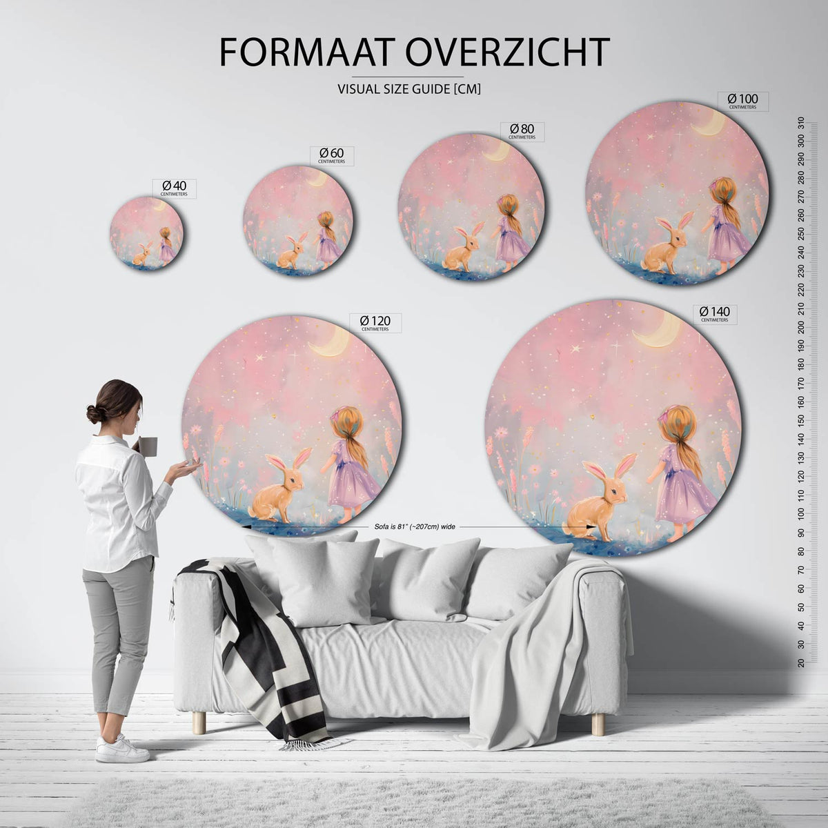 Meisje en konijn onder maan Muurcirkel – extra productweergave – Een meisje in een paarse jurk en een konijn zitten onder een