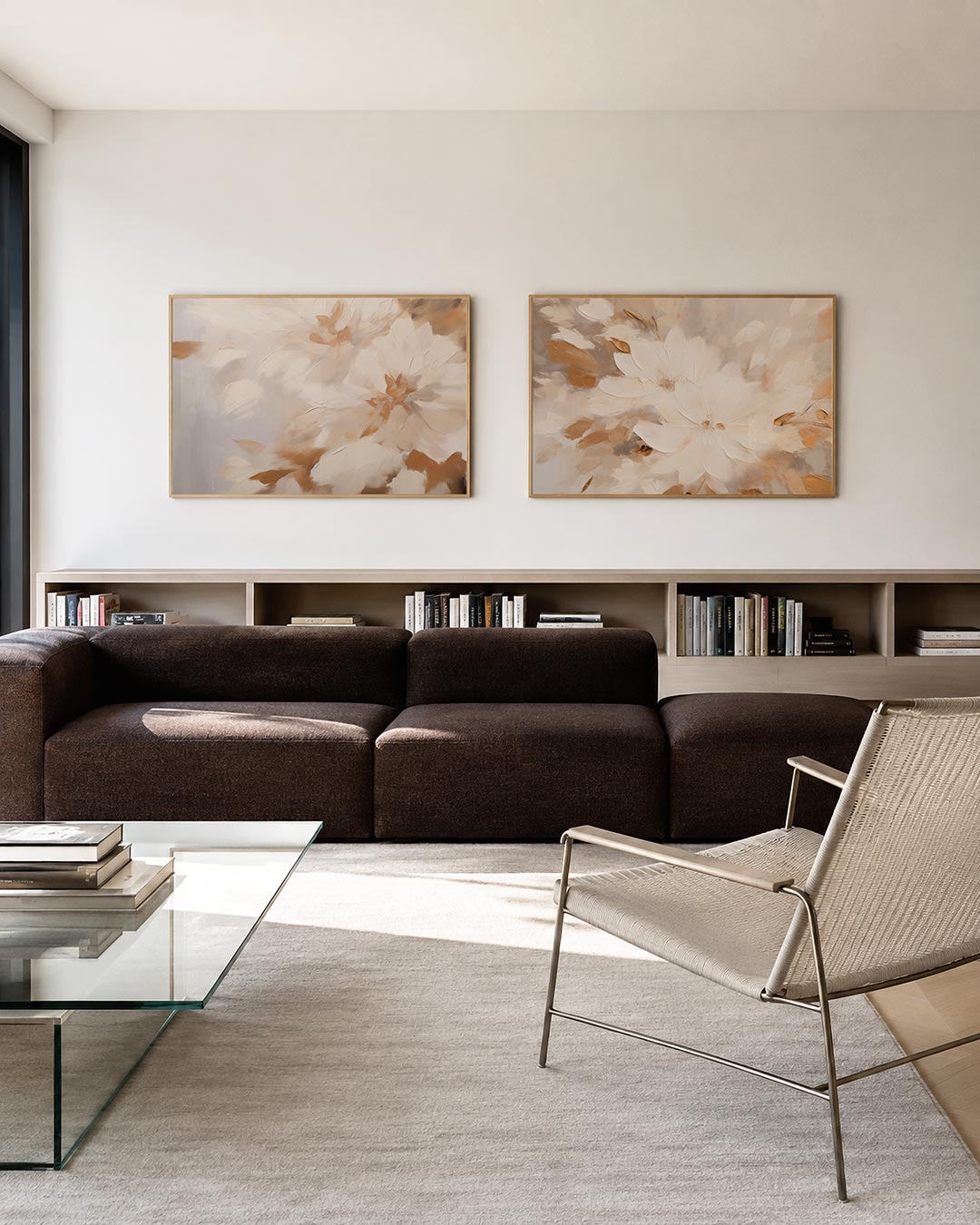 Tweedelige posterset met een vloeiende compositie, getoond in een interieur
