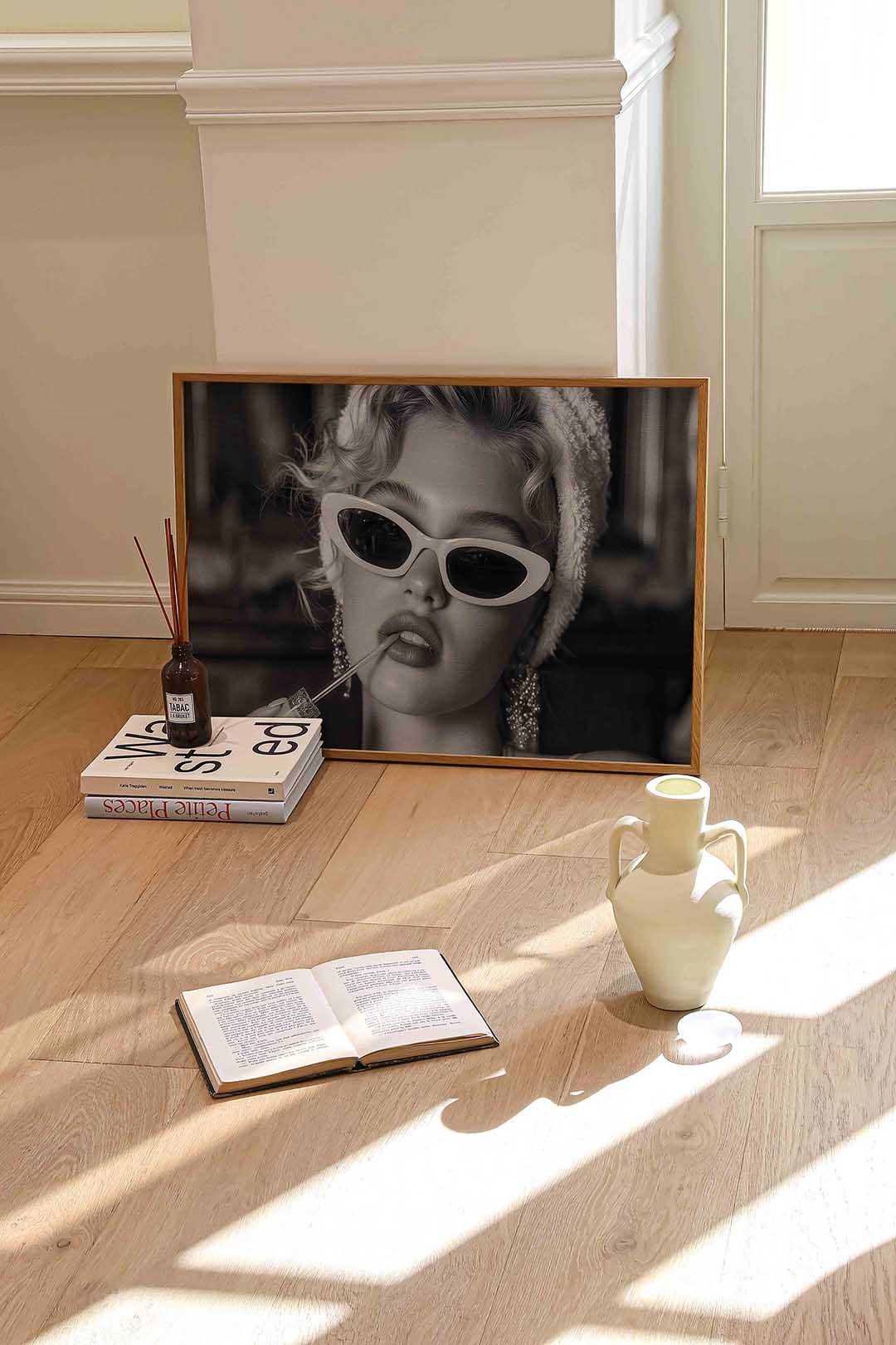 Vrouw met zonnebril Poster