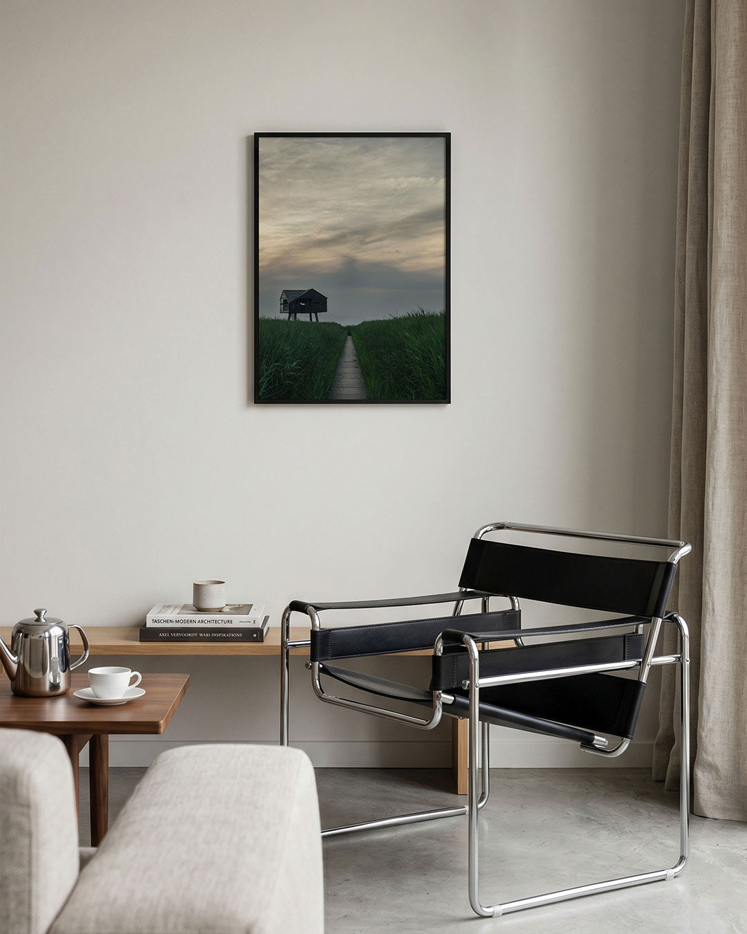 Houten huisje in gras Poster