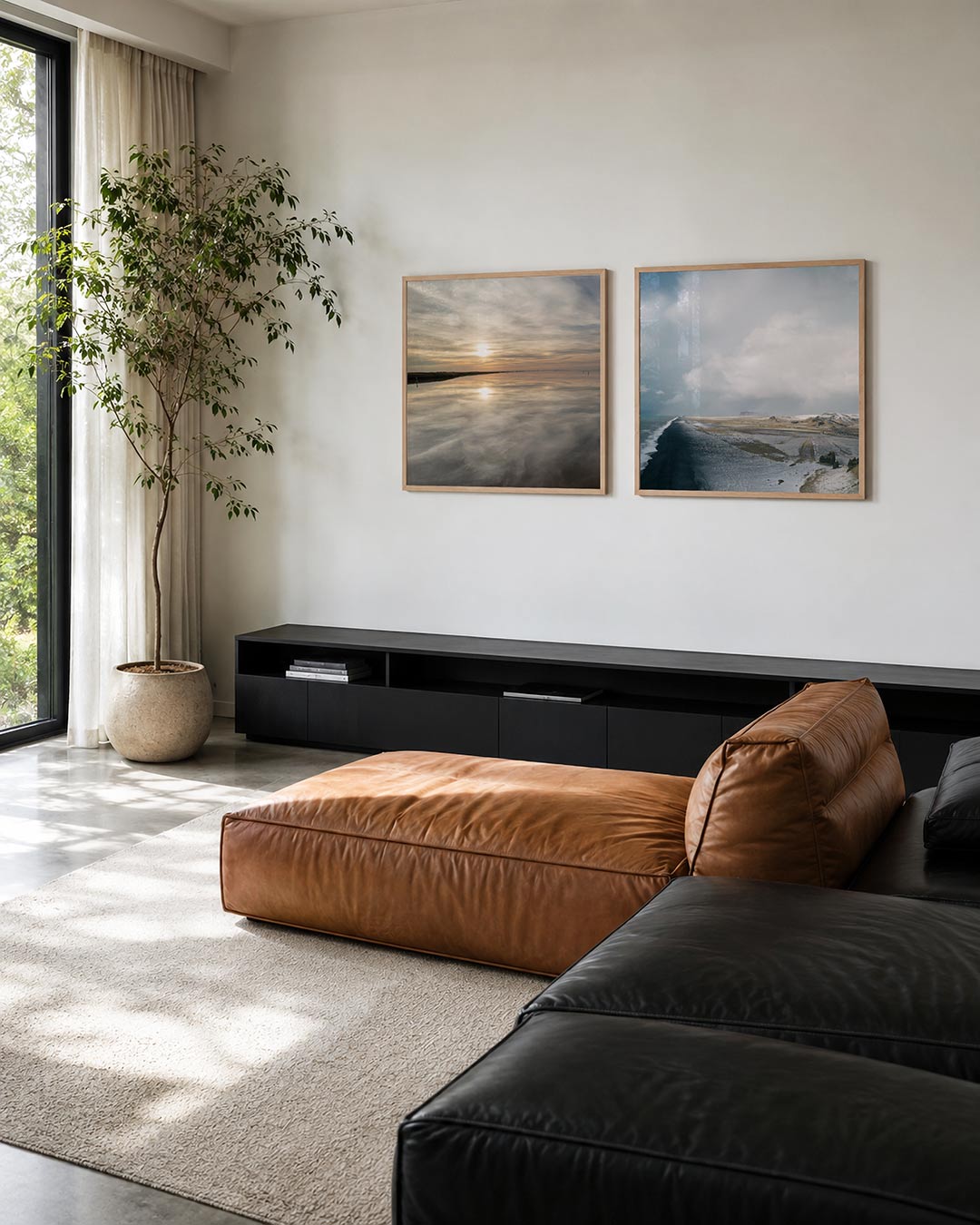 Interieur met vierkant fotografisch tweeluik stilte aan de horizon – Gerald Emming