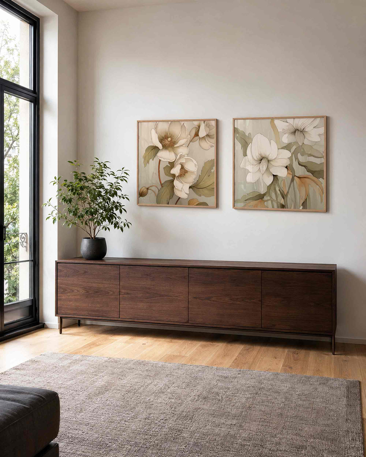 Interieurpresentatie van een tweedelige vierkante posterset met witte bloemen