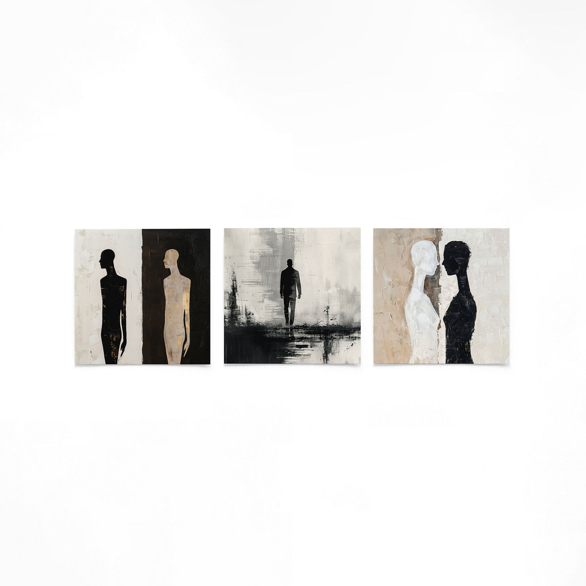 Drie vierkante posters met abstracte mensfiguren op een gebroken witte achtergrond