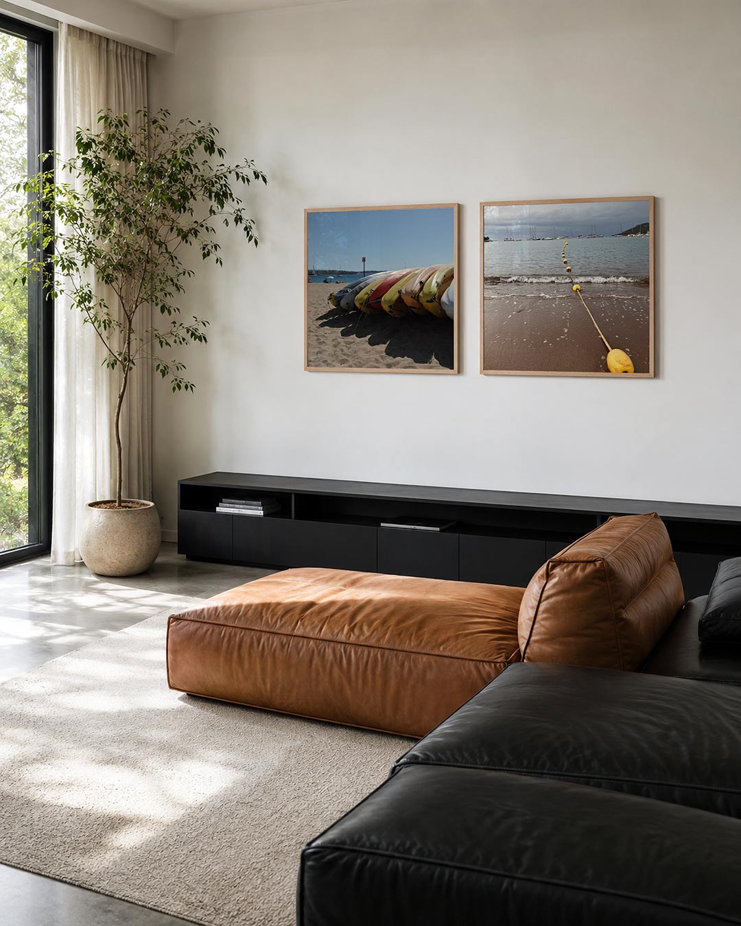 Interieur met vierkant fotografisch tweeluik zomer aan de waterlijn – Gerald Emming