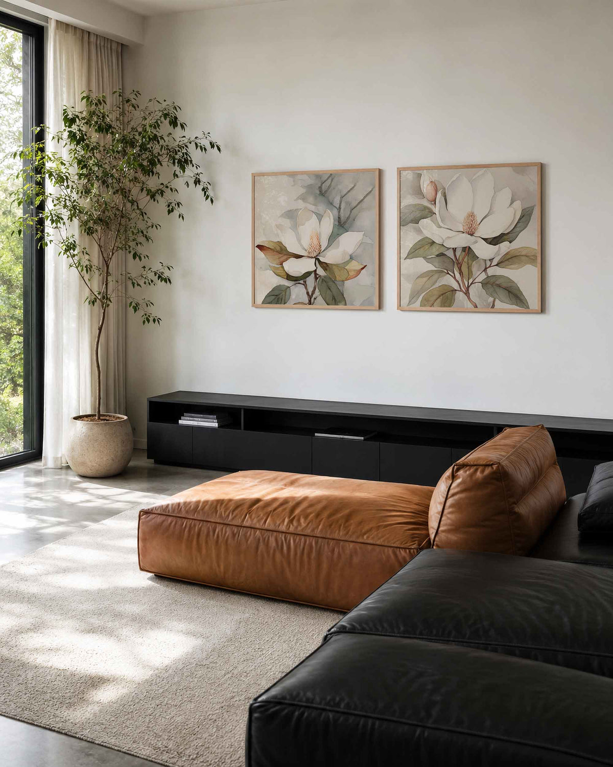 Interieurpresentatie van een tweedelige vierkante posterset met magnolia bloemen