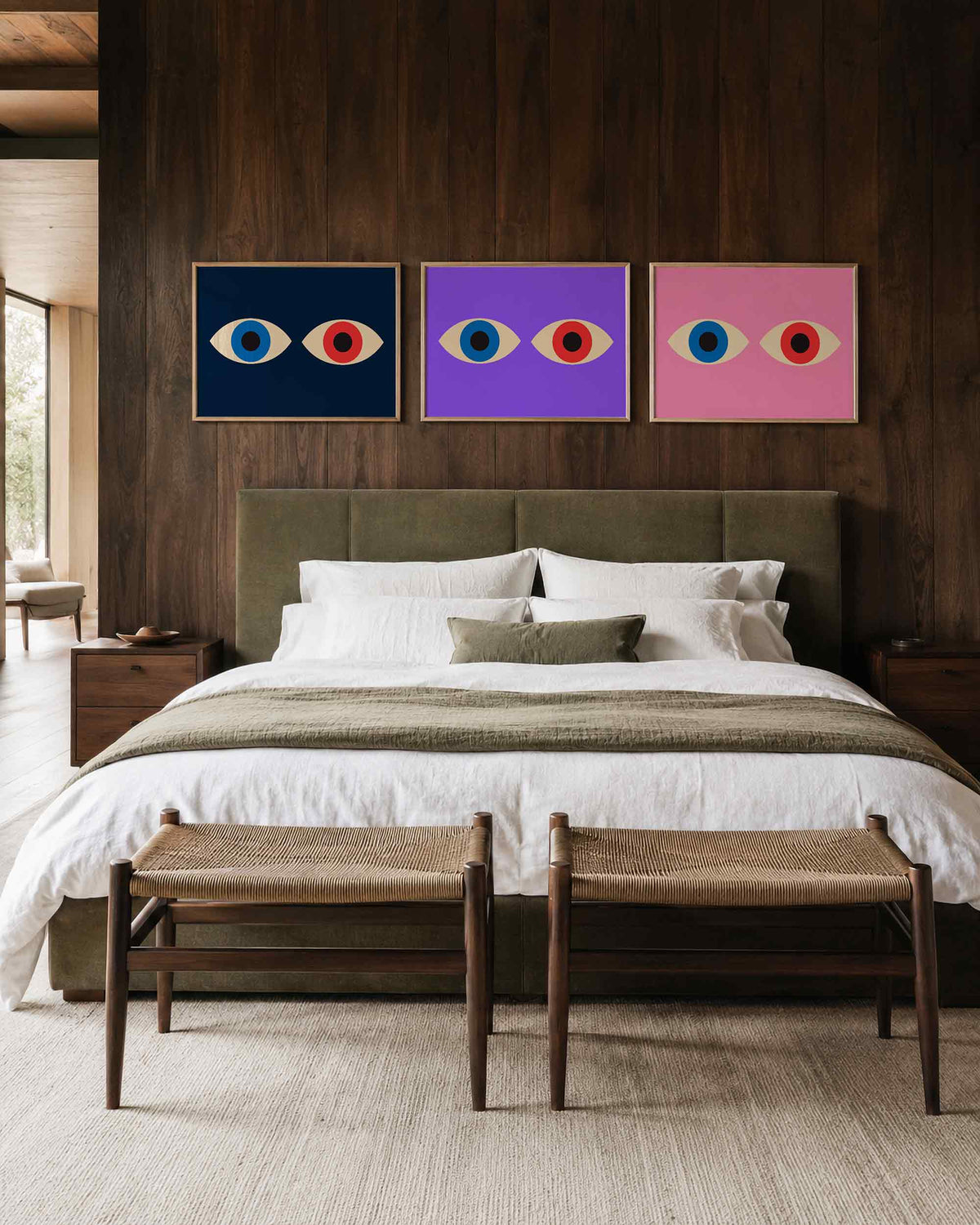 Interieurmockup van drieluik landscape-posterset met ogen in kleurvlakken