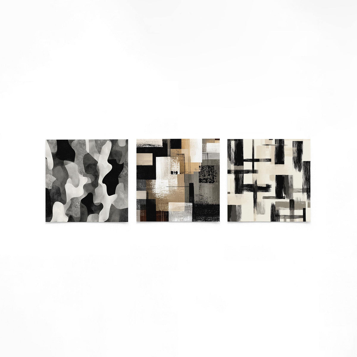 Drie vierkante posters met abstracte zwart grijze op een gebroken witte achtergrond