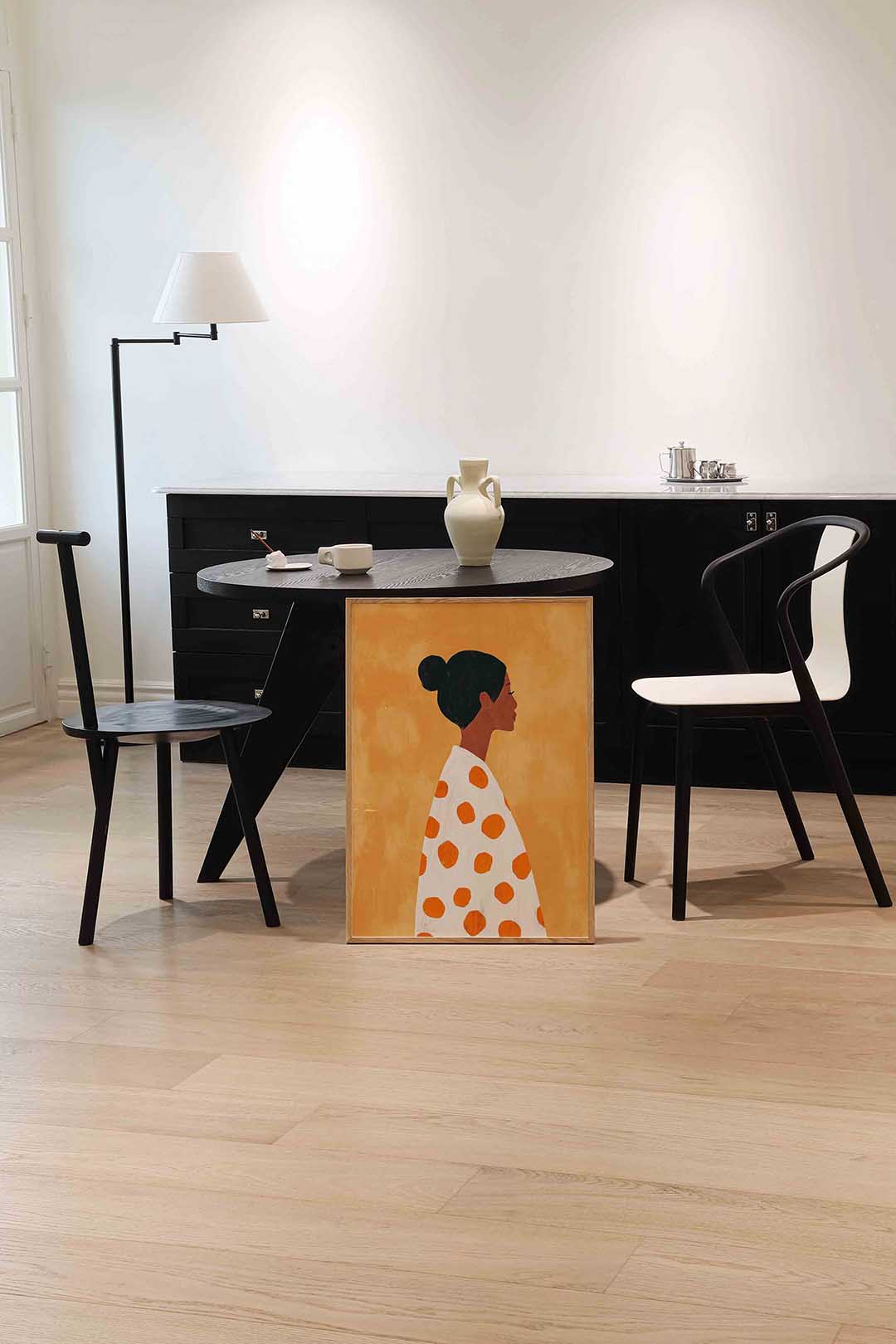 Vrouw met oranje stippen Poster