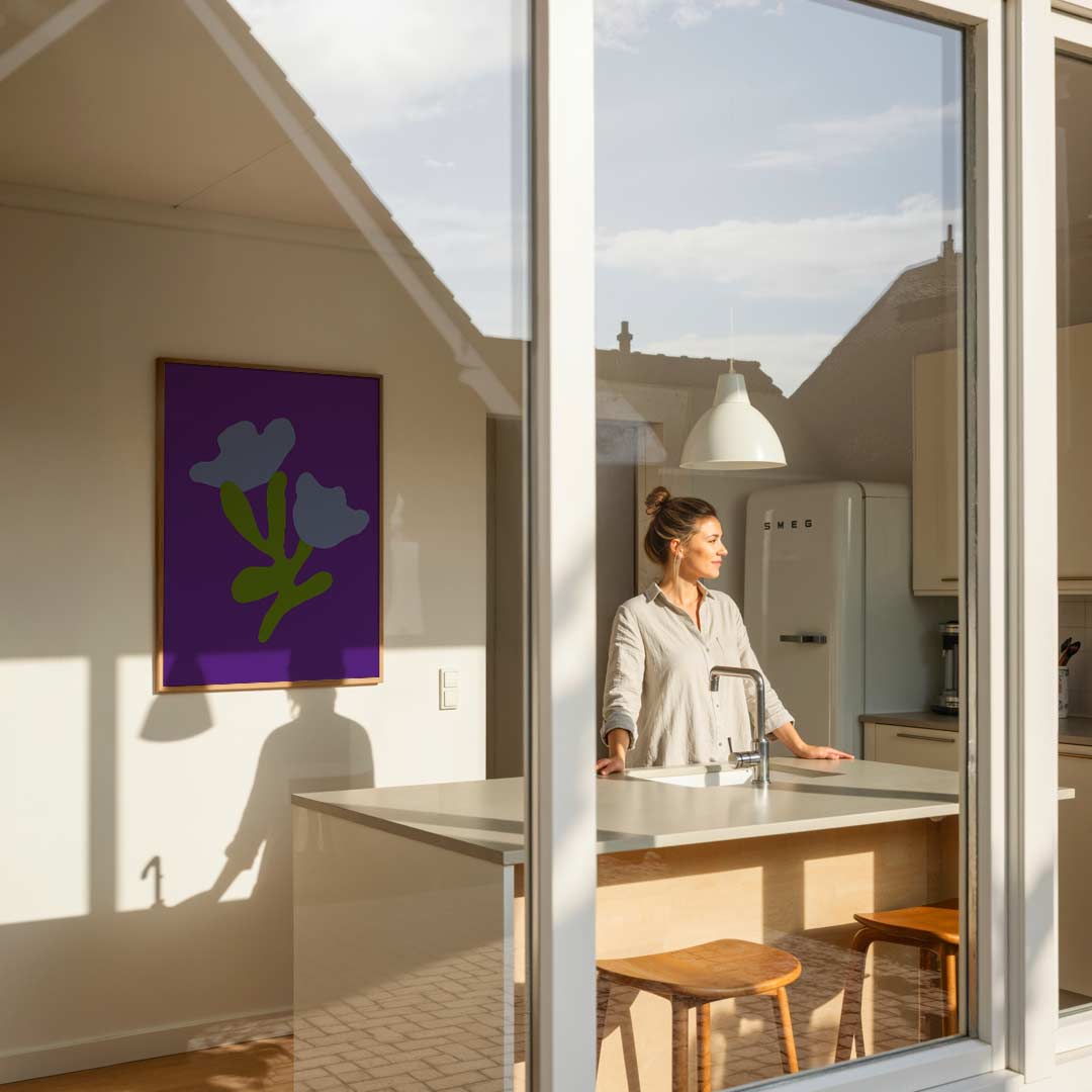 Bloemige Elegantie op Paars Poster-WallArtistic