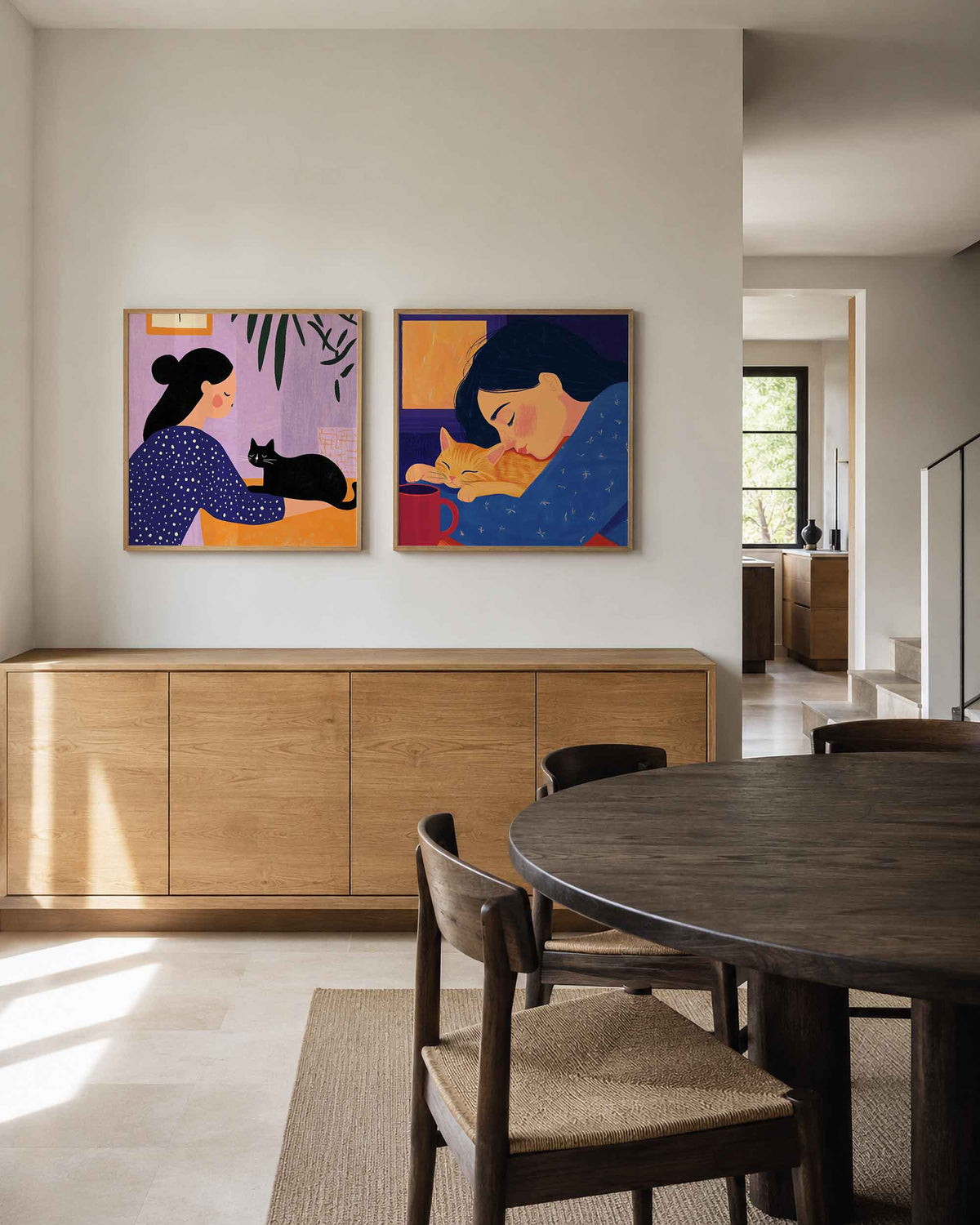 Interieurpresentatie van een tweedelige vierkante posterset met vrouw en katten