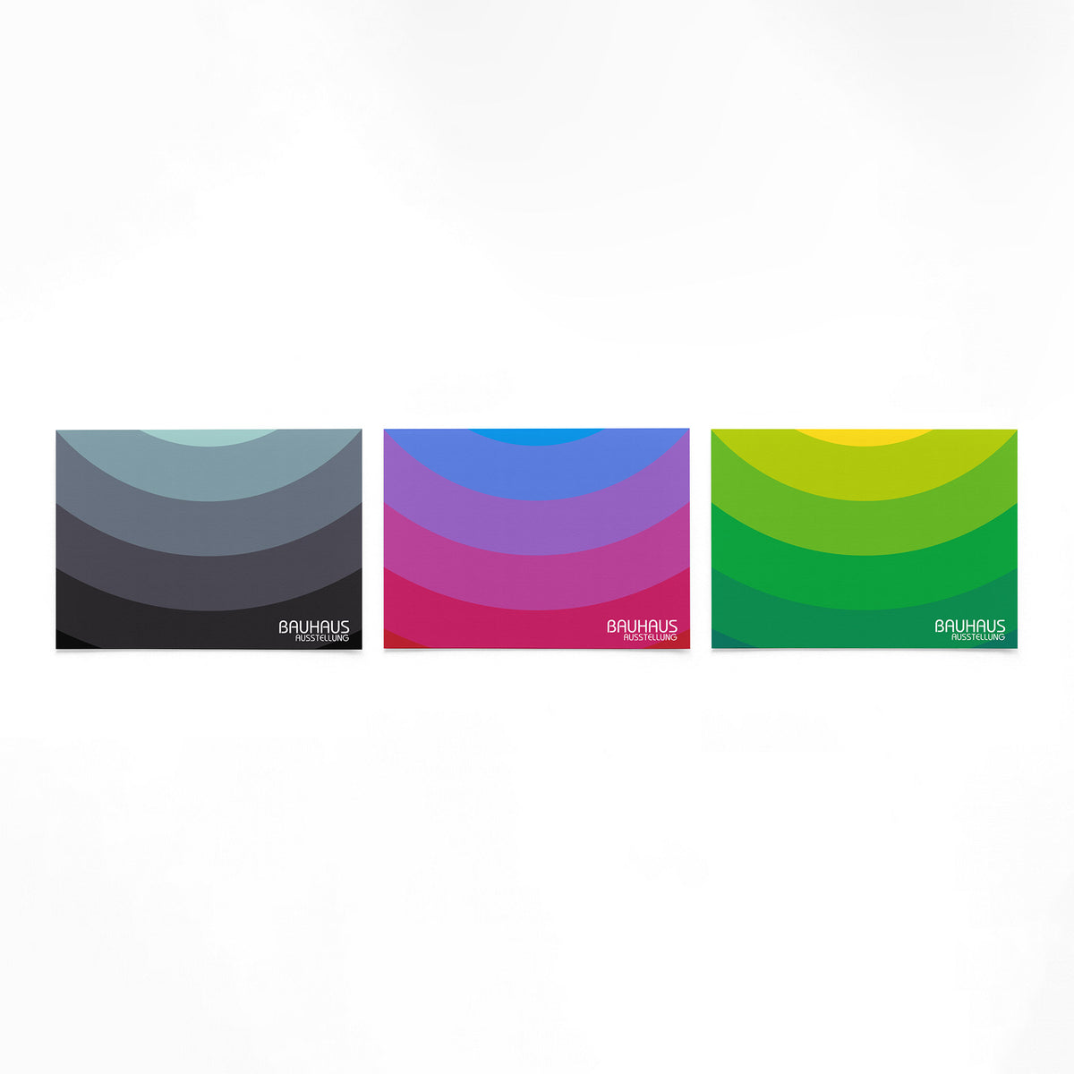 Drie landscape posters met gebogen kleurenritme als vrijstaande productfoto