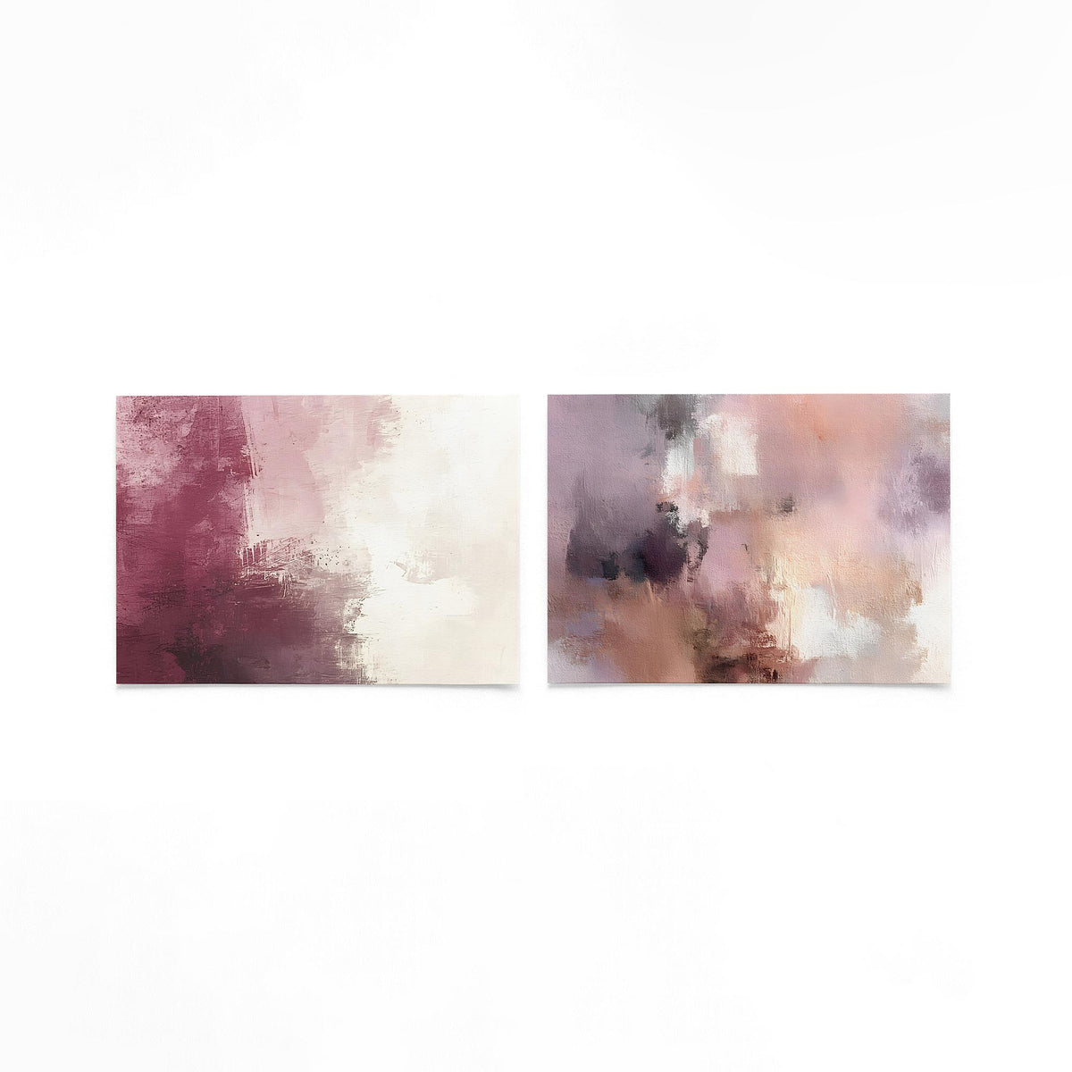 Twee liggende posters met een vloeiend kleurverloop van diepe bordeaux naar zacht wit op een gebroken witte achtergrond