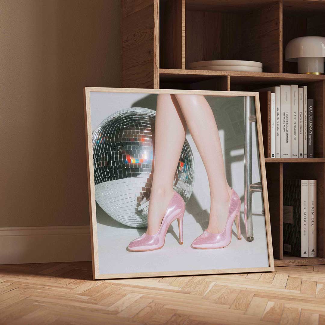 Roze hakken en discobal Poster