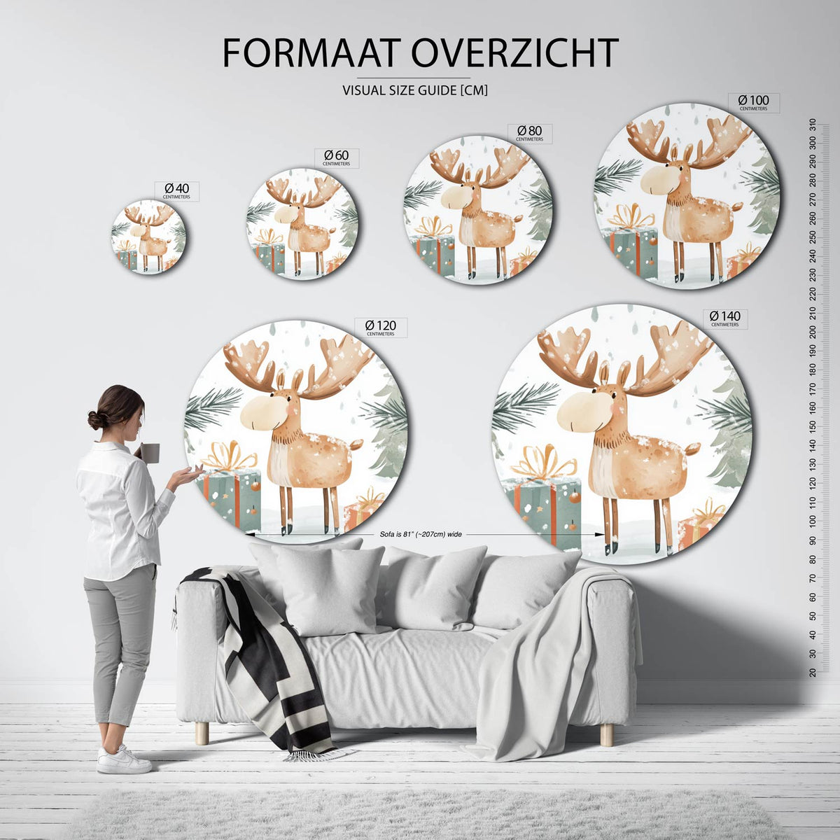 Eland met cadeaus Muurcirkel – extra productweergave – Een eland met grote geweien staat tussen twee cadeaus in een